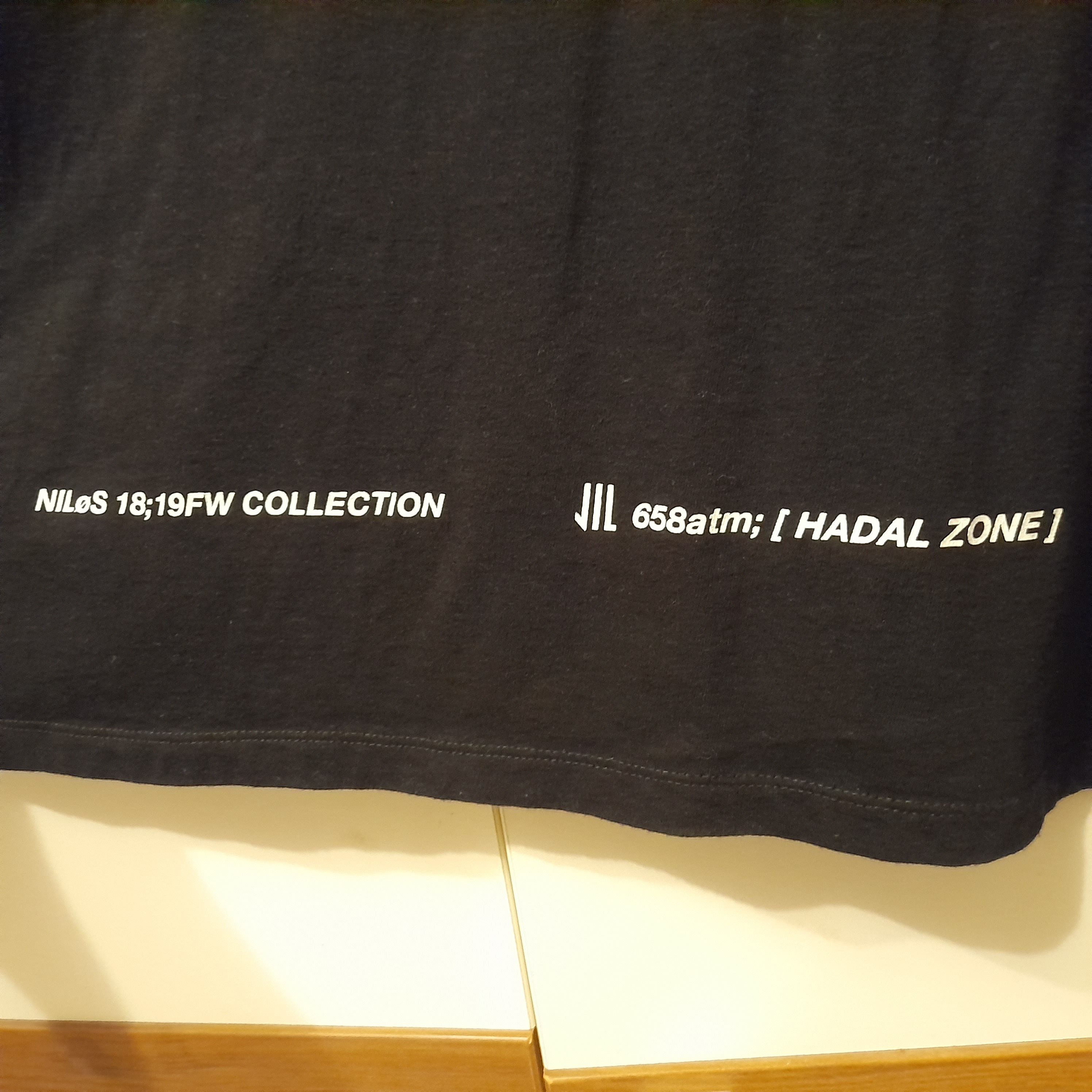 NILOS FW18 NIL MIX TEE OVERSIZE SHOWROOM SAMPLE 640CPM12 Size US L / EU 52-54 / 3 - 4 Thumbnail