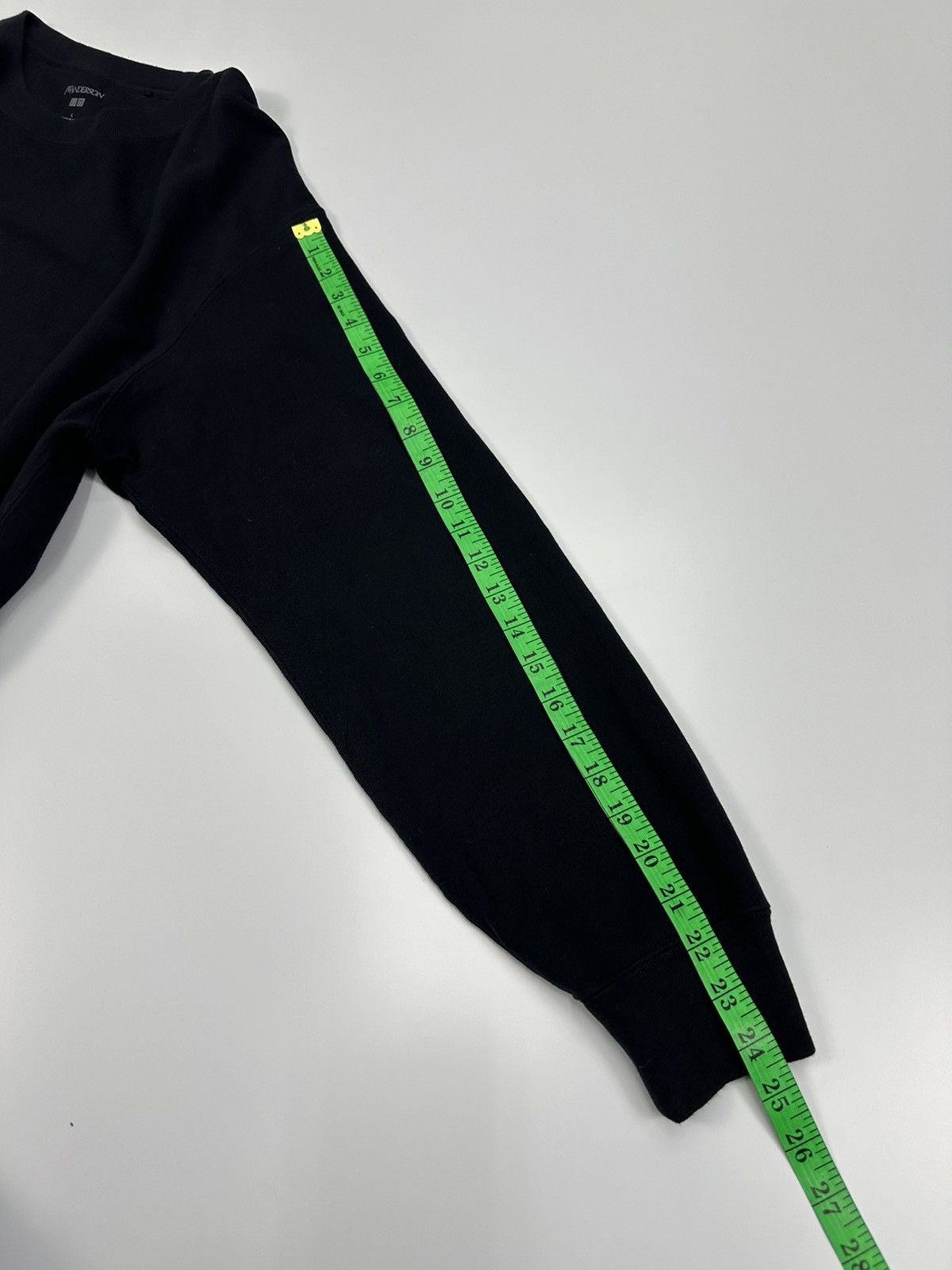 JW Anderson × Uniqlo JW Anderson Black Crewneck Sweatshirt A616 Size US L / EU 52-54 / 3 - 9 Thumbnail