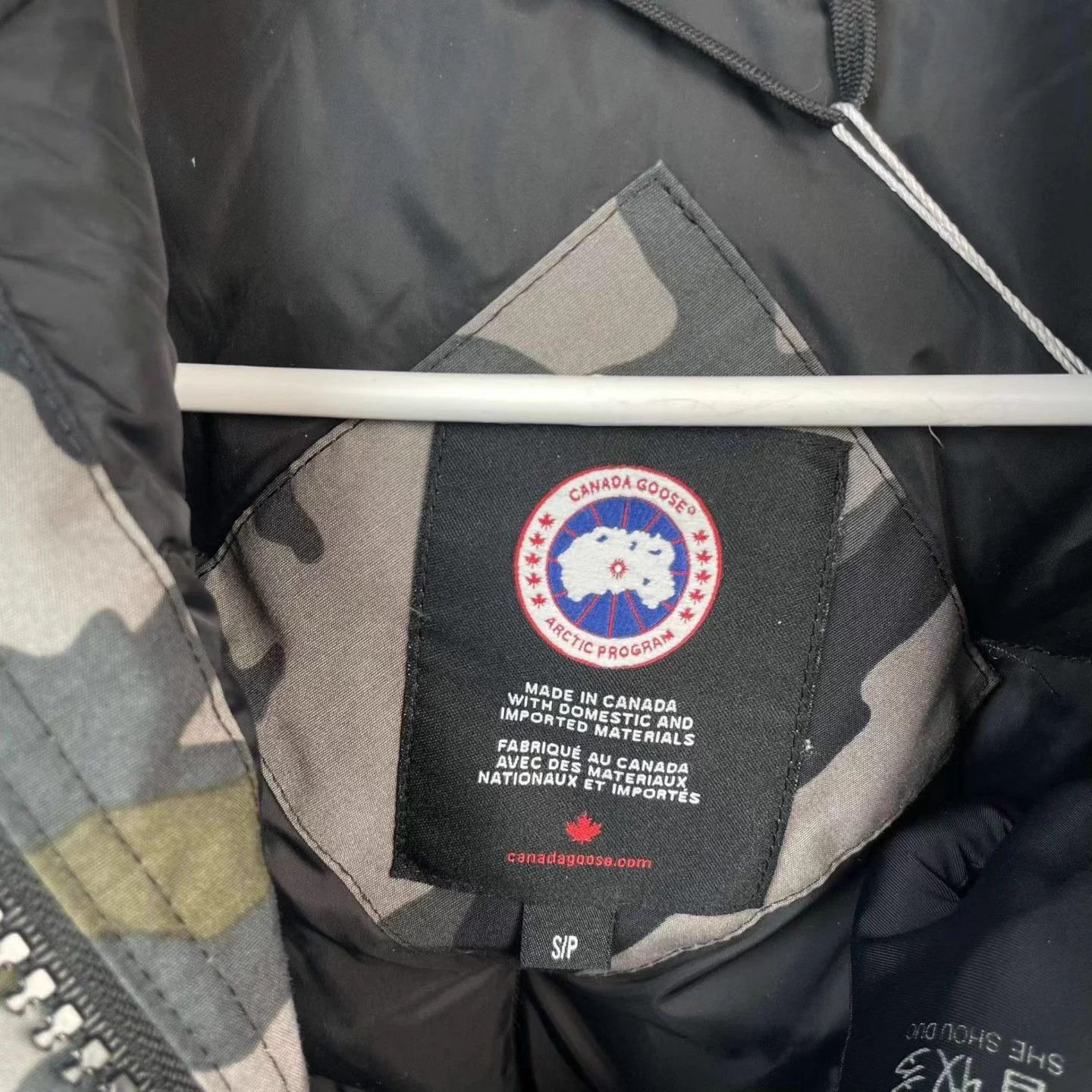 Canada Goose Canada Goose Camo Down Jacket S Size US S / EU 44-46 / 1 - 8 Thumbnail
