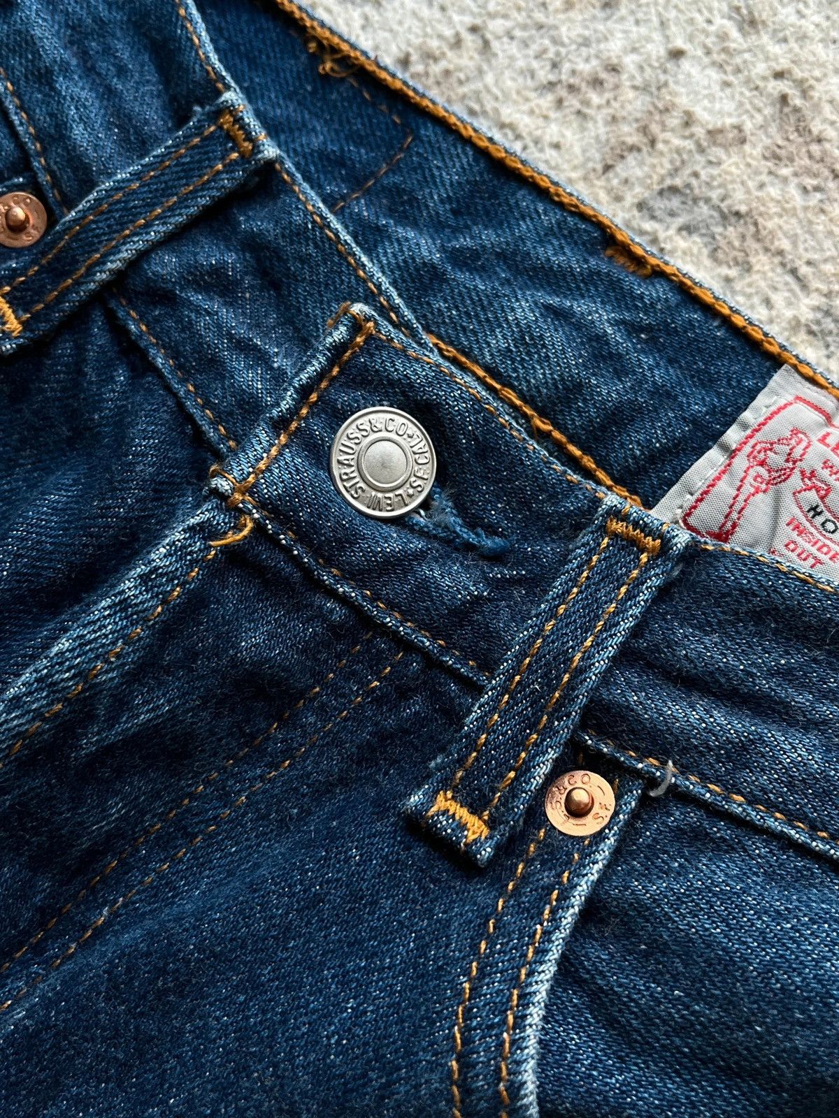 Levi's Levi’s 901 Women Sz W 28 L 32 Made in Spain Vintage 1994 Size 28" / US 6 / IT 42 - 8 Thumbnail