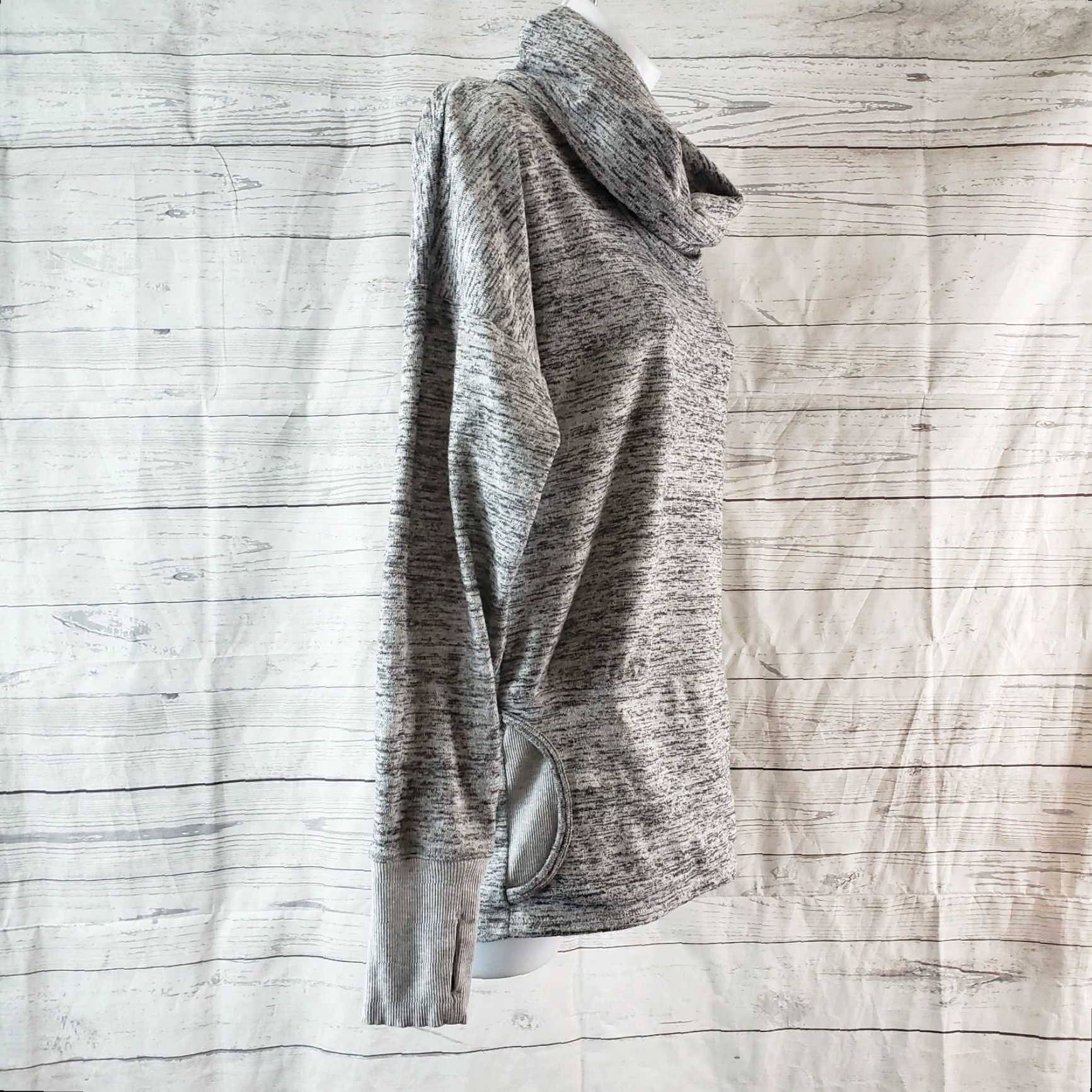 Athleta Athleta Womens Batwing & Robin Cowl Neck Sweatshirt Sz Small Gray Long Sleeve Size S / US 4 / IT 40 - 3 Thumbnail