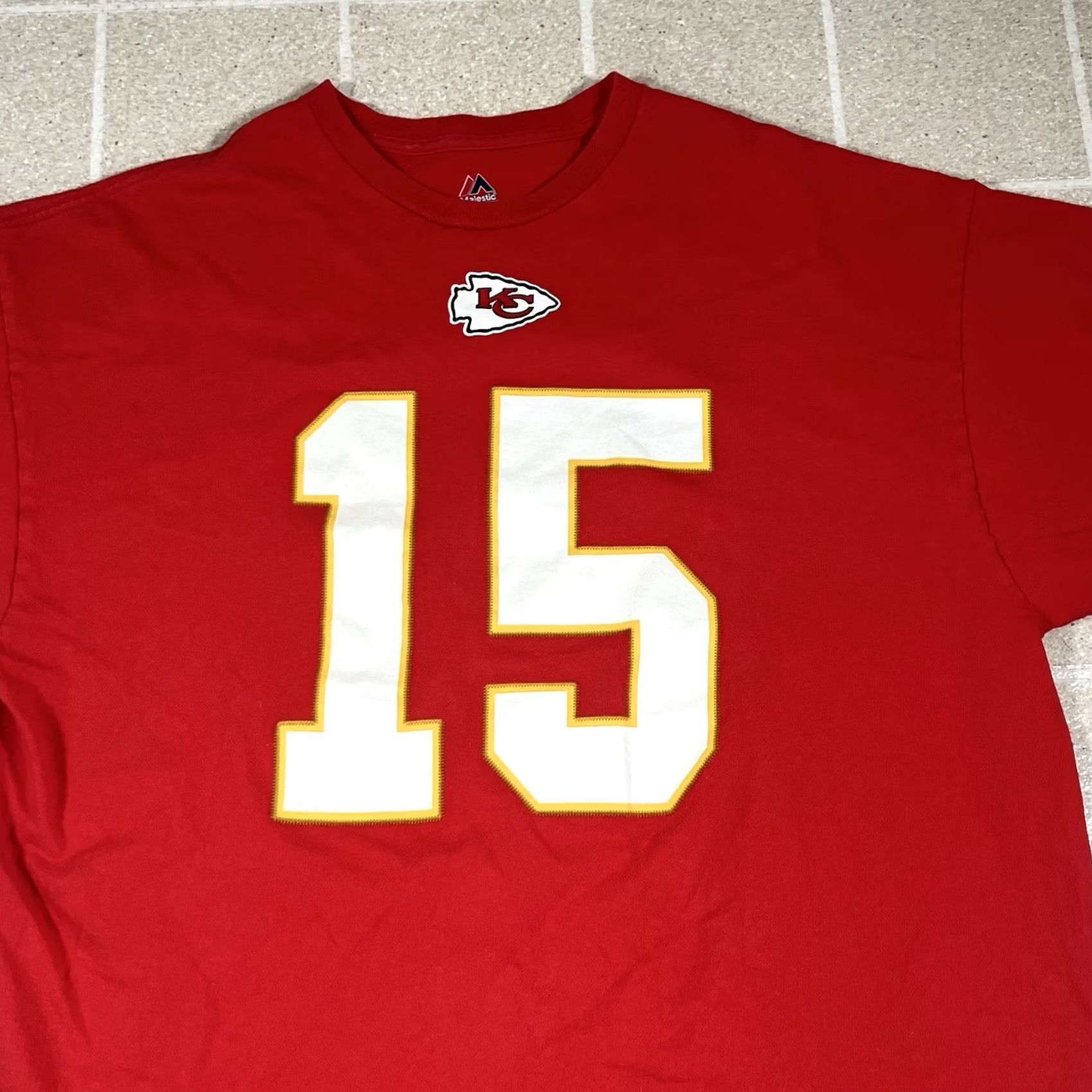 J Brand Majestic T-Shirt Kansas City Chiefs Patrick Mahomes 2XL Red Mens Shirt KC City 15 Chiefs Football Retro Size US XXL / EU 58 / 5 - 2 Thumbnail