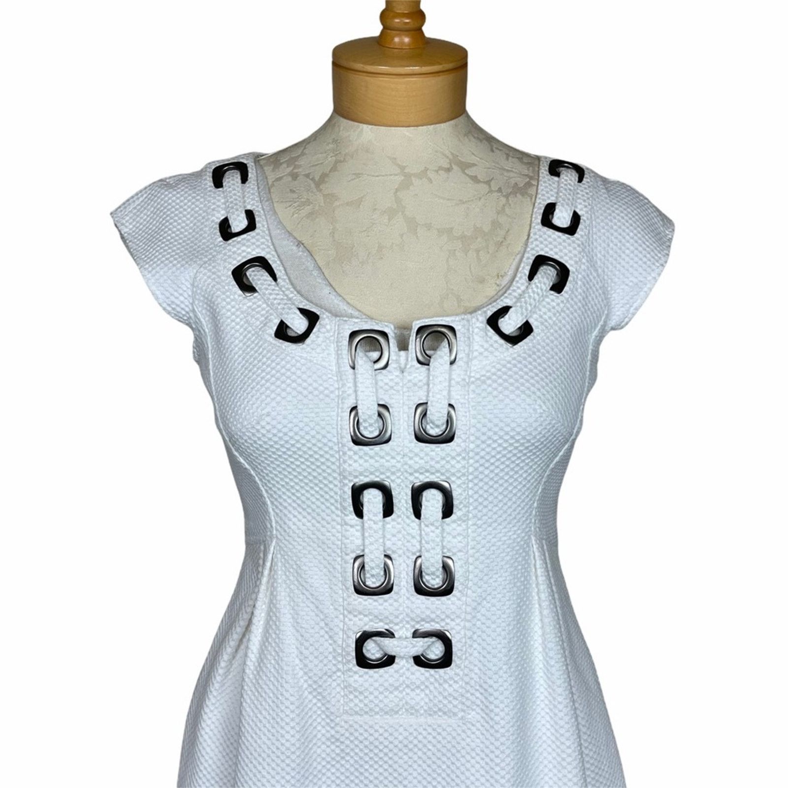 Nanette Lepore Nanette Lepore Short Sleeve Pique Workaholic Dress White 2 Size XS / US 0-2 / IT 36-38 - 2 Thumbnail