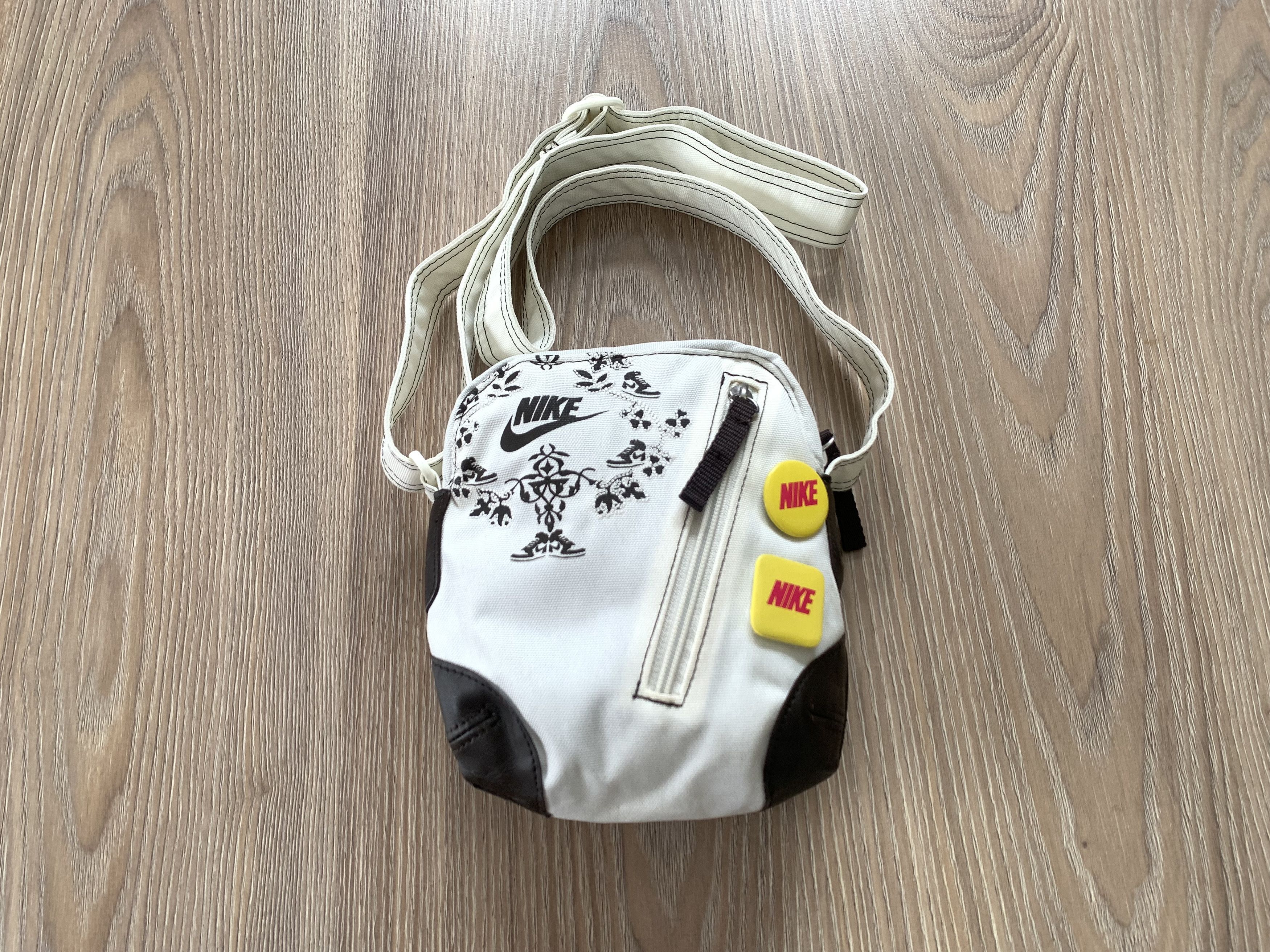 Nike Vintage Nike White Printed Messenger Bag Size ONE SIZE - 2 Thumbnail