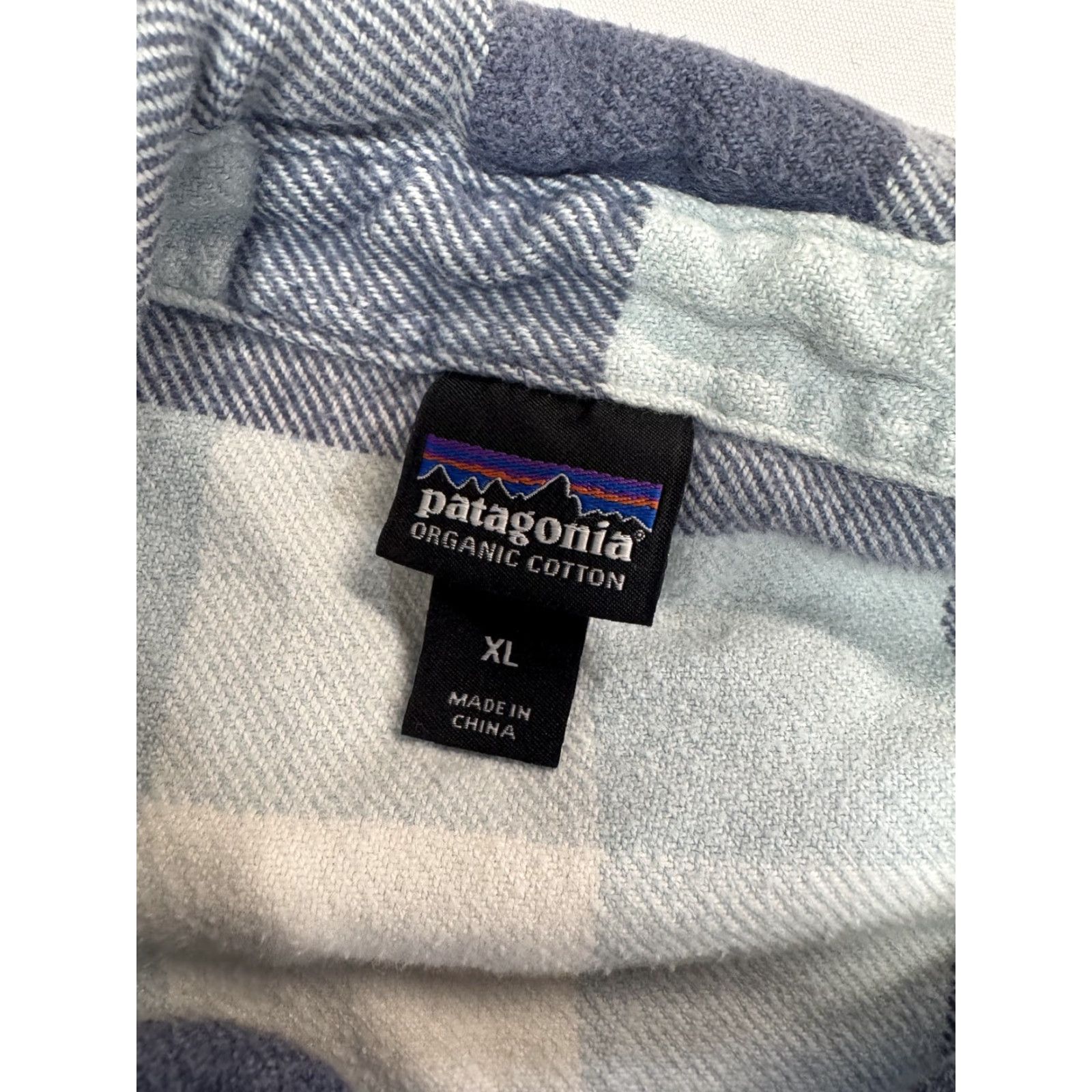 Patagonia VINTAGE Patagonia Women's XL Blue Plaid Organic Cotton Flannel Button-Down Shirt Size XL / US 12-14 / IT 48-50 - 2 Thumbnail