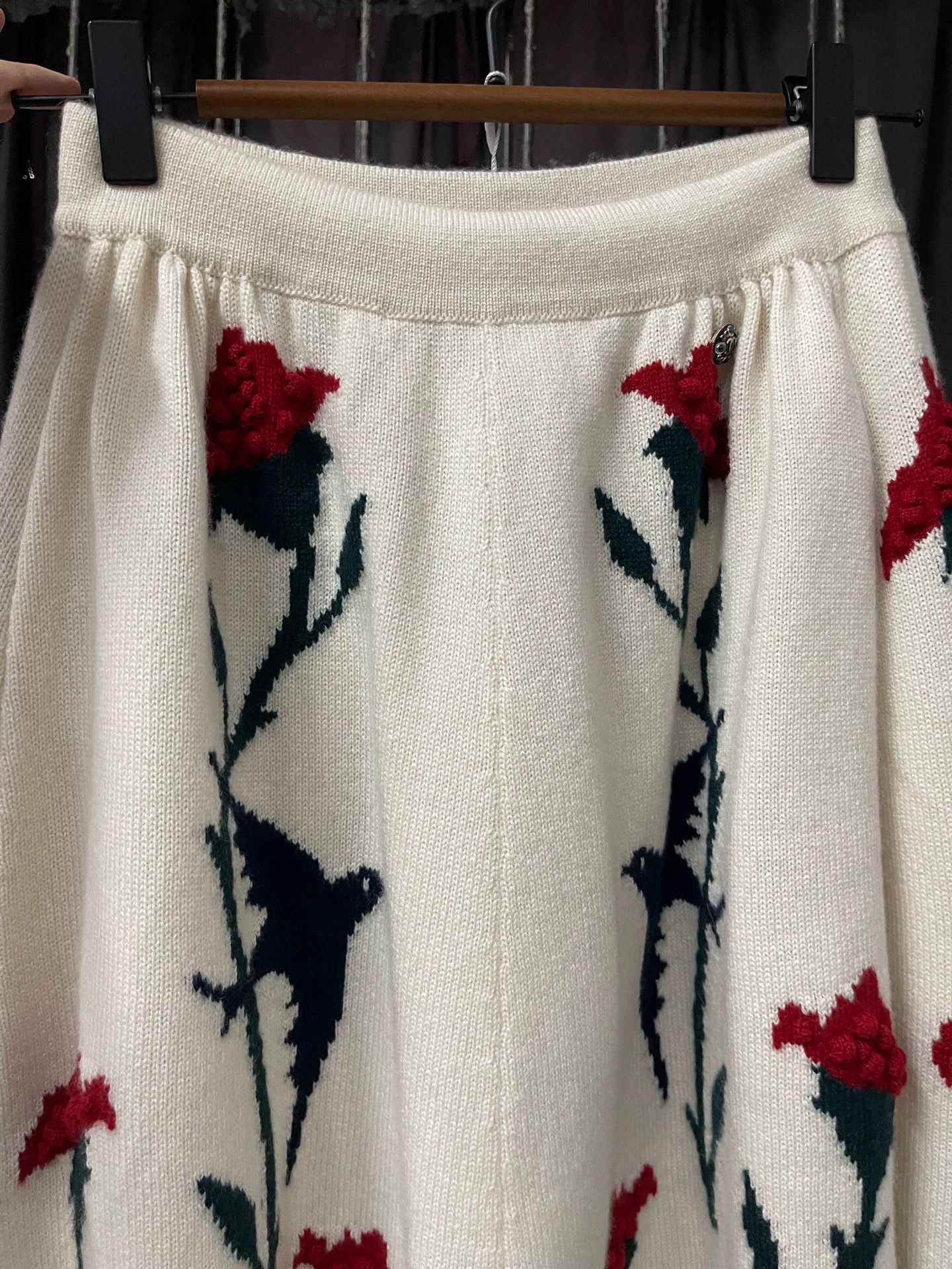 Chanel Chanel Women's New Unused Skirt 34 Size 25" / US 0 / IT 36 - 3 Thumbnail