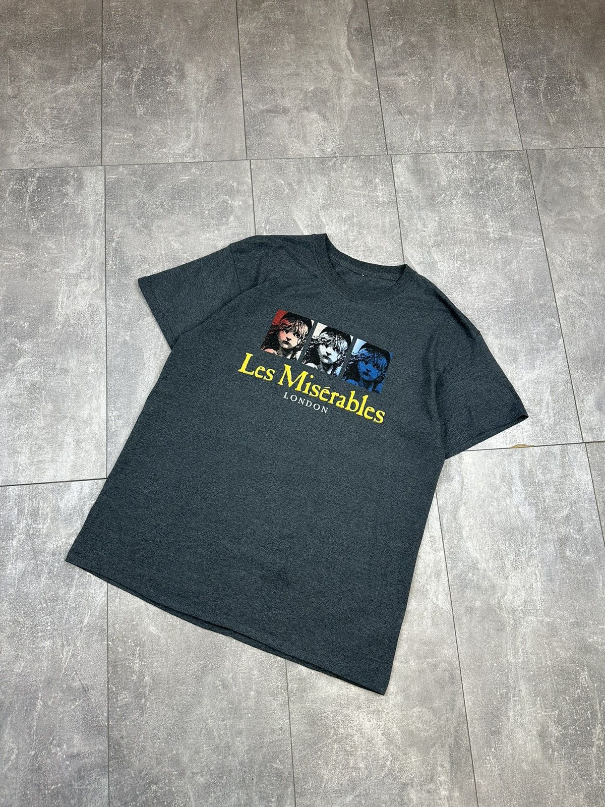 Band Tees Vintage Les Miserables Movie Graphic Tee Size US M / EU 48-50 / 2 - 2 Thumbnail