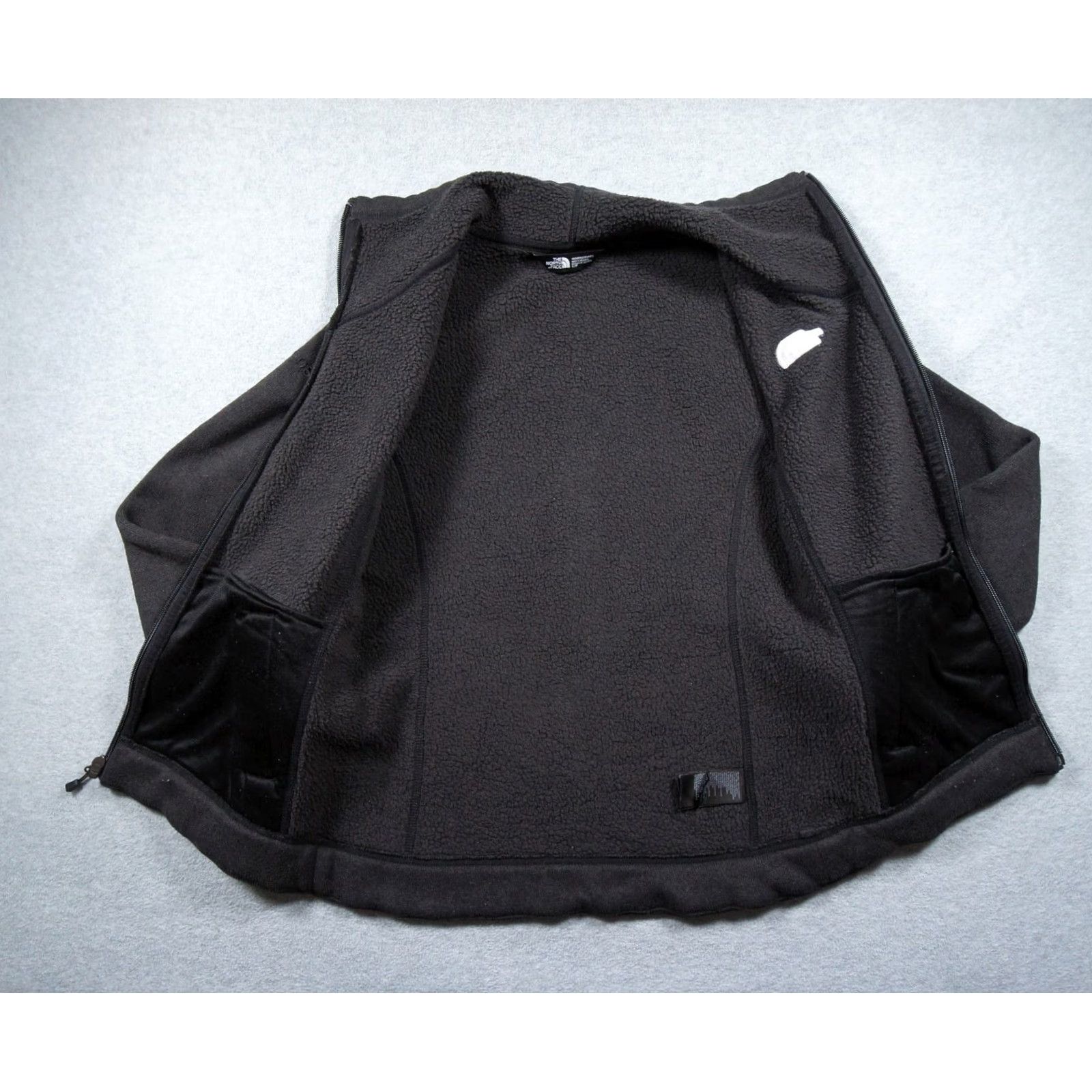 The North Face The North Face Jacket Womens Small Black Fleece Outdoor Hiking Ladies Full Zip Logo Embroidered Slim? Regular? (avoid extra) Size S / US 4 / IT 40 - 6 Thumbnail