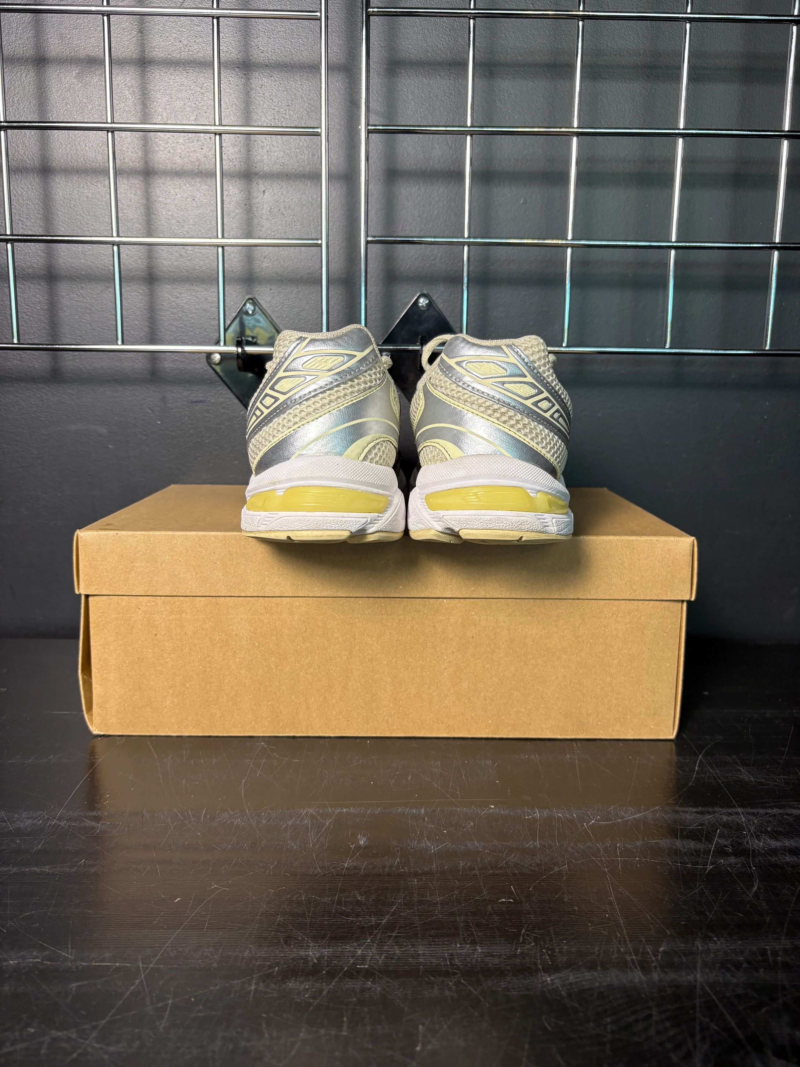 Asics ASICS Gel-1130 Cream Pure Silver (WMNS) **PRE-OWNED** REP. BOX - Size 10 Size US 10 / EU 43 - 4 Thumbnail
