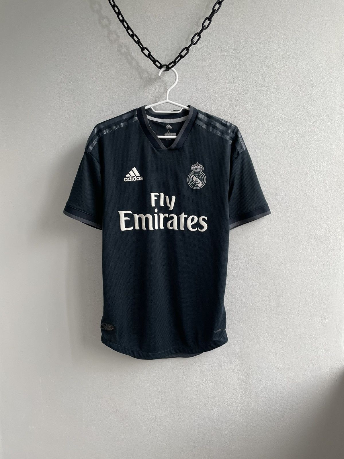 Vintage Real Madrid 2018 2019 Away Football Shirt Soccer Jersey Size US S / EU 44-46 / 1 - 1 Thumbnail