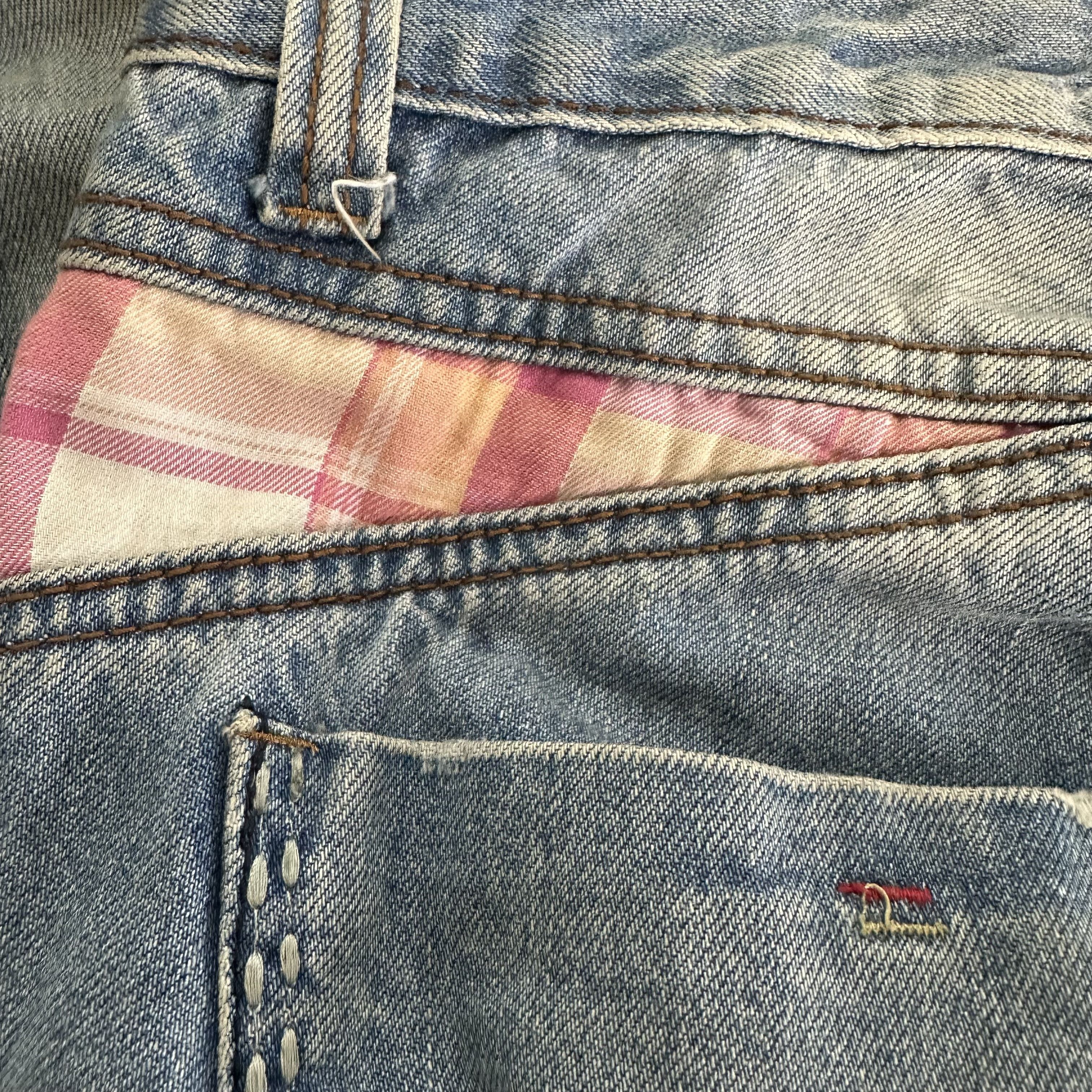 Dsquared2 🔥RARE🔥Vintage Dsquared2 Patchwork Distressed Denim Jeans Size US 33 - 9 Thumbnail