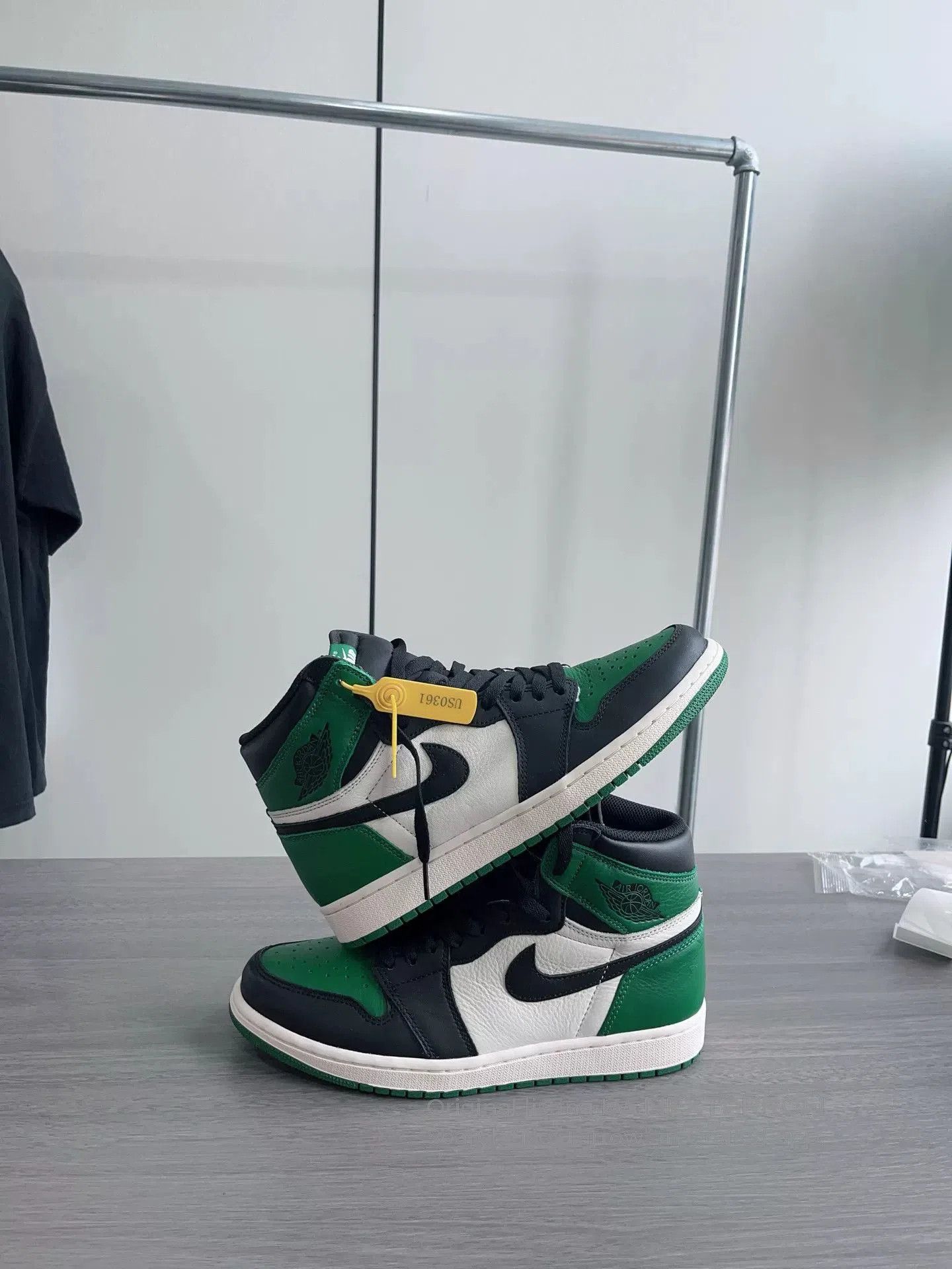 Jordan Brand AJ1 Black Green Toe. Size US 10 / EU 43 - 5 Thumbnail