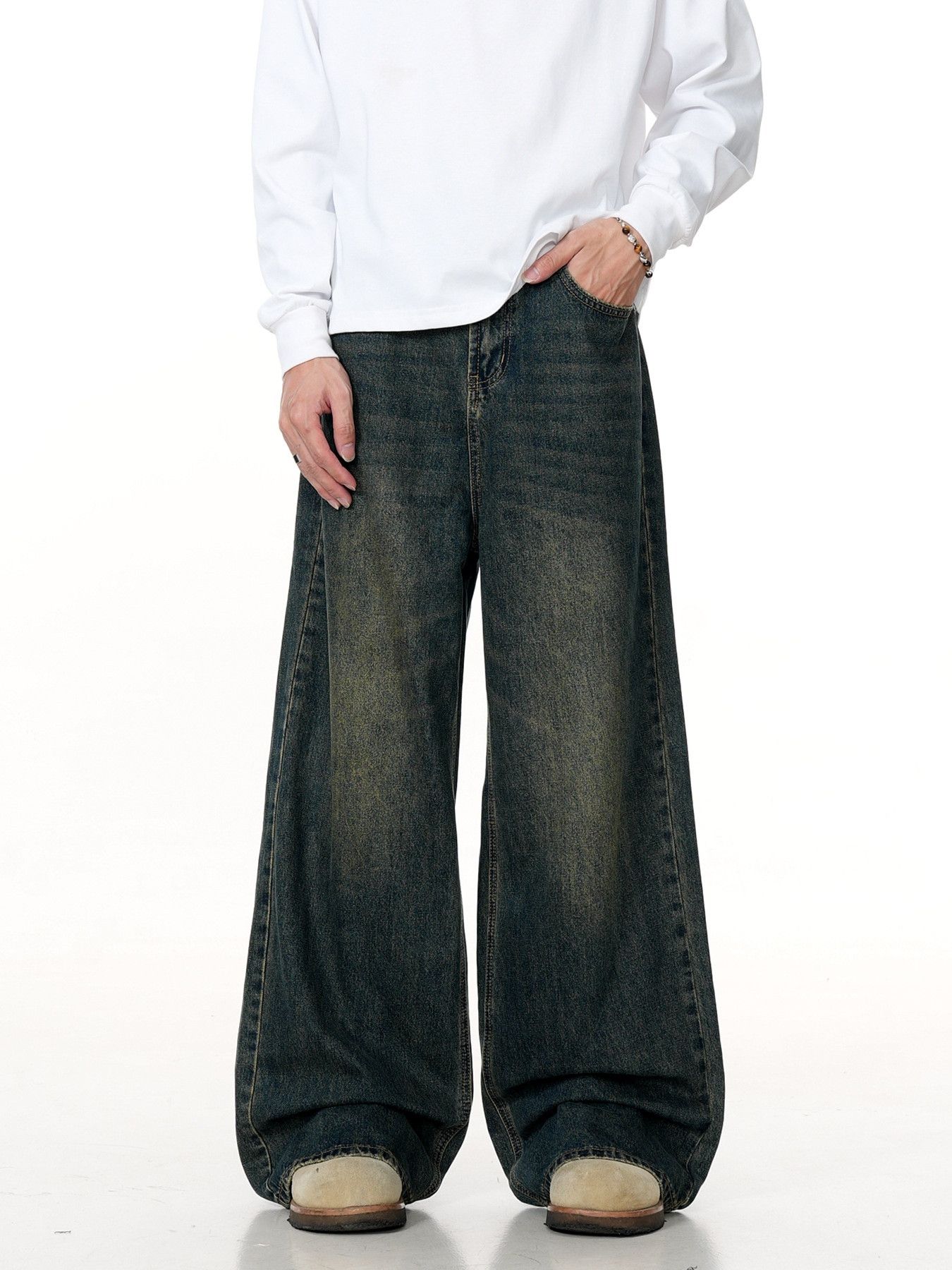 Vintage Men's Vintage Washed Straight-Leg Jeans (Street Style) Size US 32 / EU 48 - 1 Thumbnail