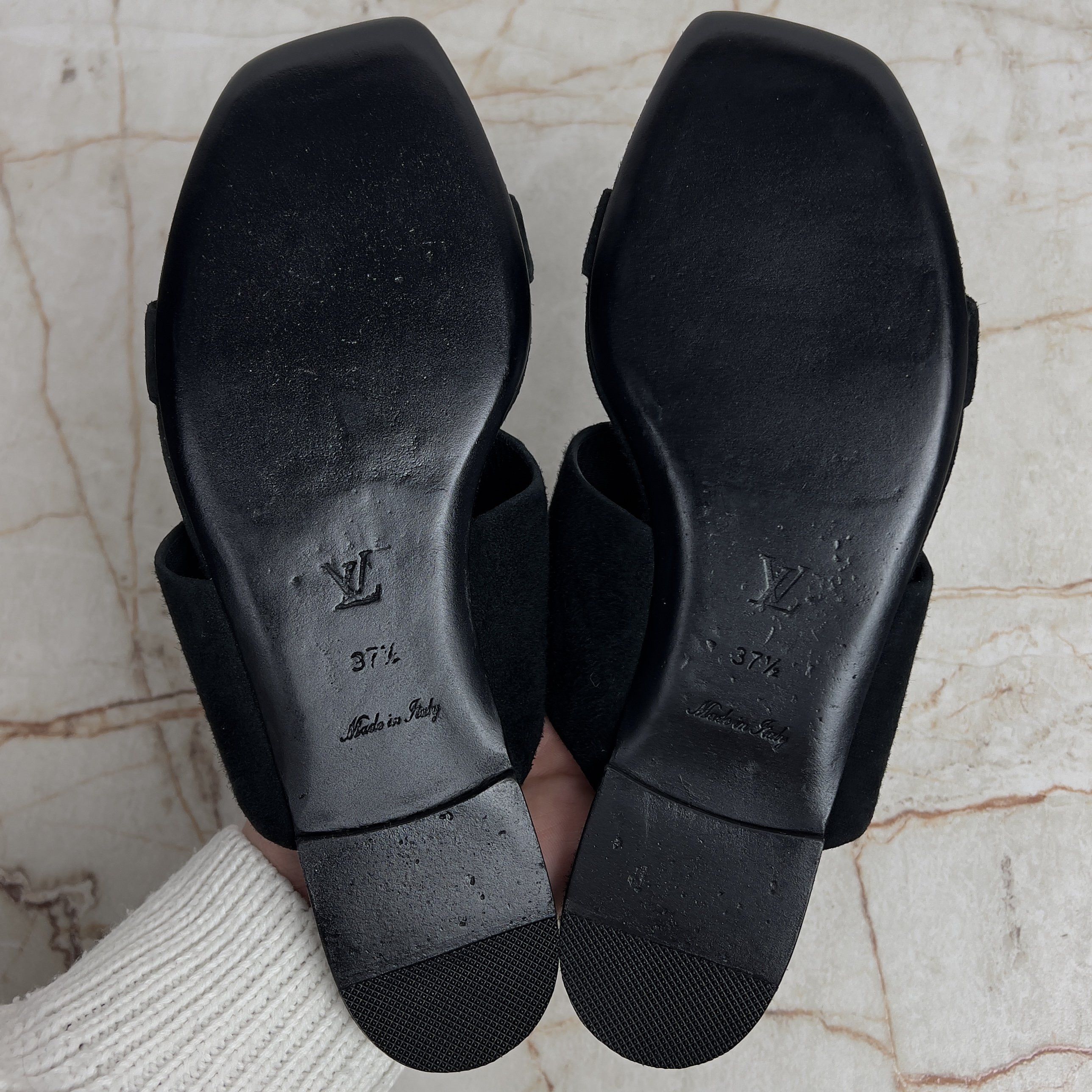Louis Vuitton Horizon LV Sandal Flat Black Suede Size US 7.5 / IT 37.5 - 10 Thumbnail