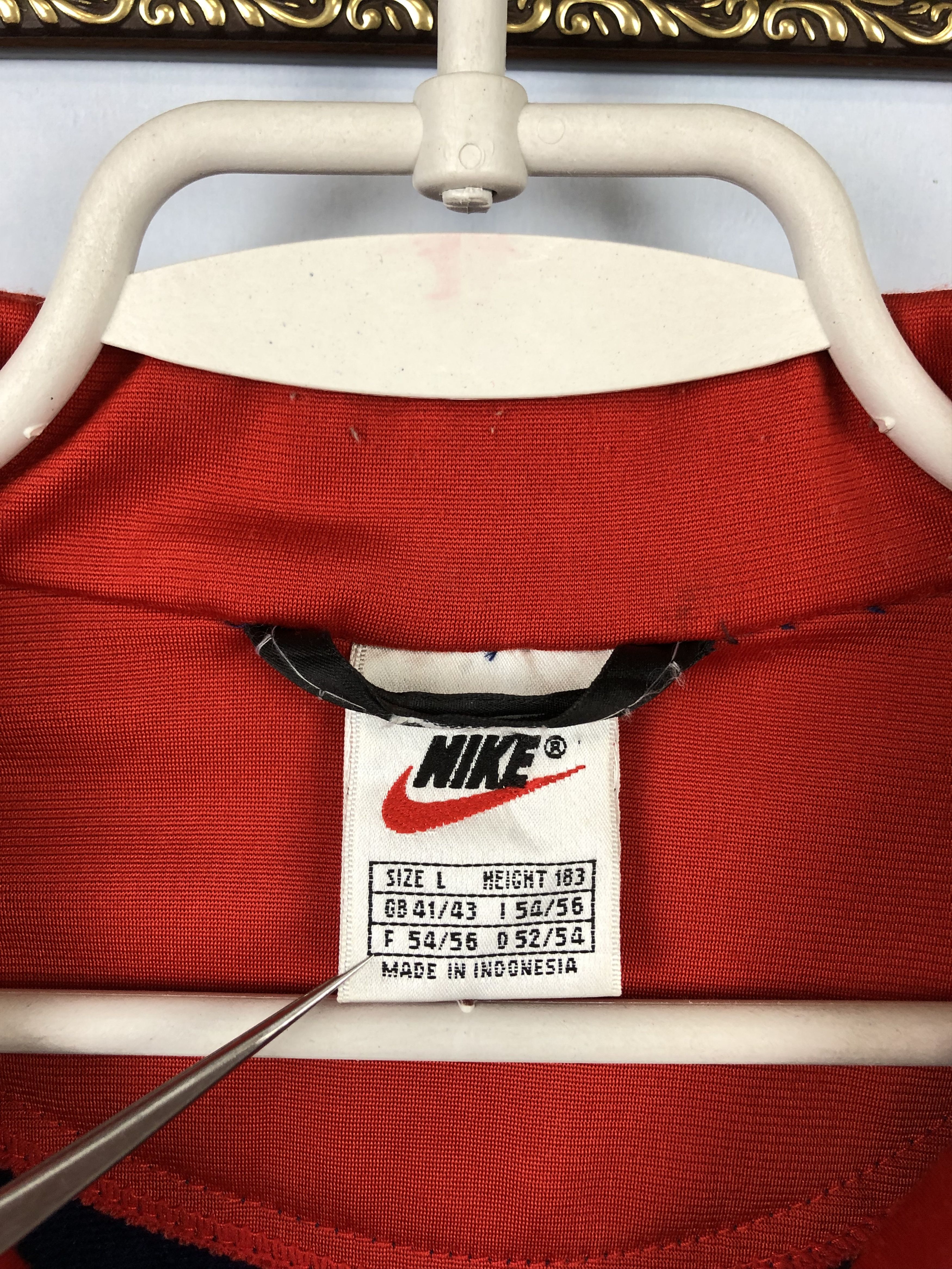 Nike Vintage Nike Jacket Sweatshirt Swoosh Track Top Zip Size US L / EU 52-54 / 3 - 8 Thumbnail