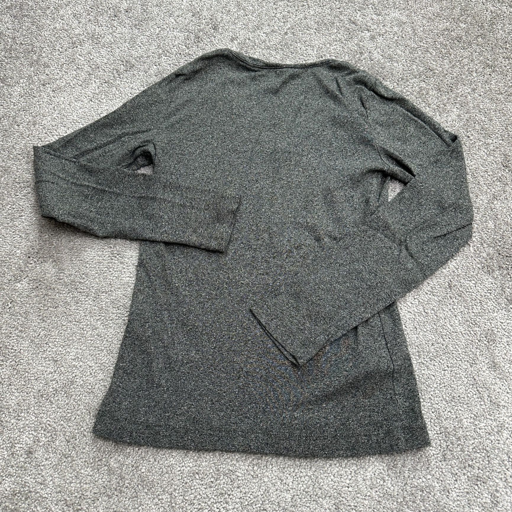 Eddie Bauer VINTAGE: No — irrelevant. Eddie Bauer T-Shirt Women’s Small Gray V-Neck Long Sleeve Cotton Tee Casual Size S / US 4 / IT 40 - 2 Thumbnail