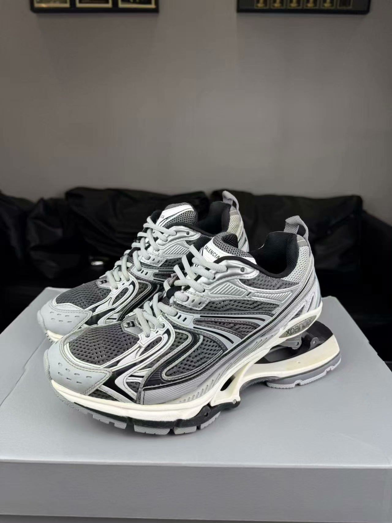 Balenciaga Balenciaga White Lowtop Sneakers us_6-5 Women Size US 6.5 / IT 36.5 - 1 Thumbnail