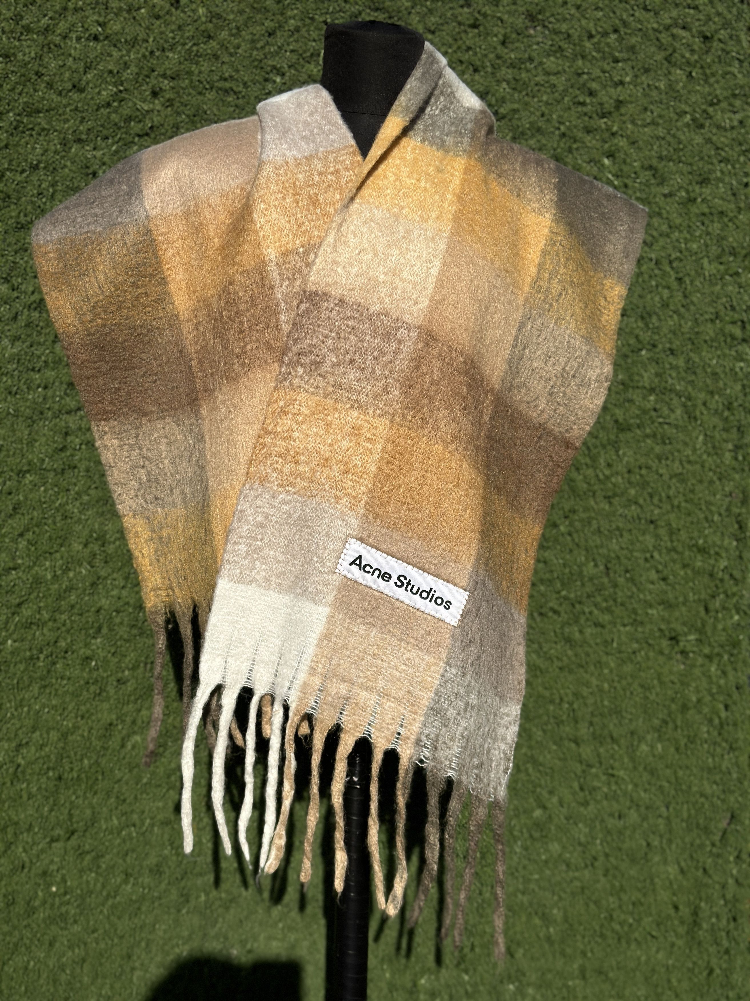 Acne Studios Acne Studios Large Plaid Scarf Wool Blend Winter Wrap Size ONE SIZE - 1 Thumbnail