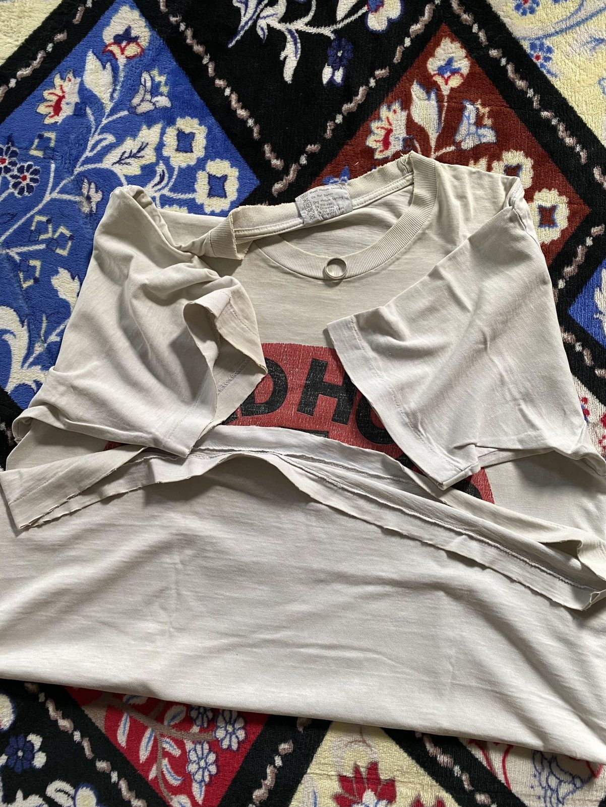 Band Tees Vintage 90s Red Hot Chili Peppers Tshirt Distressed Size US L / EU 52-54 / 3 - 7 Thumbnail