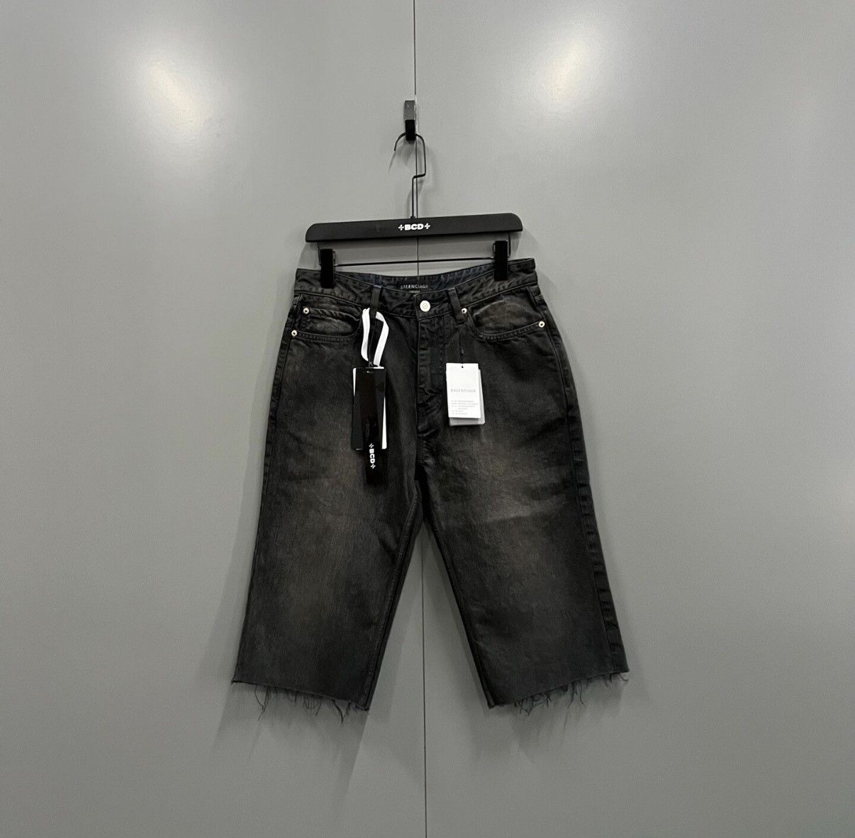 Balenciaga Balenciaga Washed Distressed Jeans J41 Size US 34 / EU 50 - 1 Thumbnail
