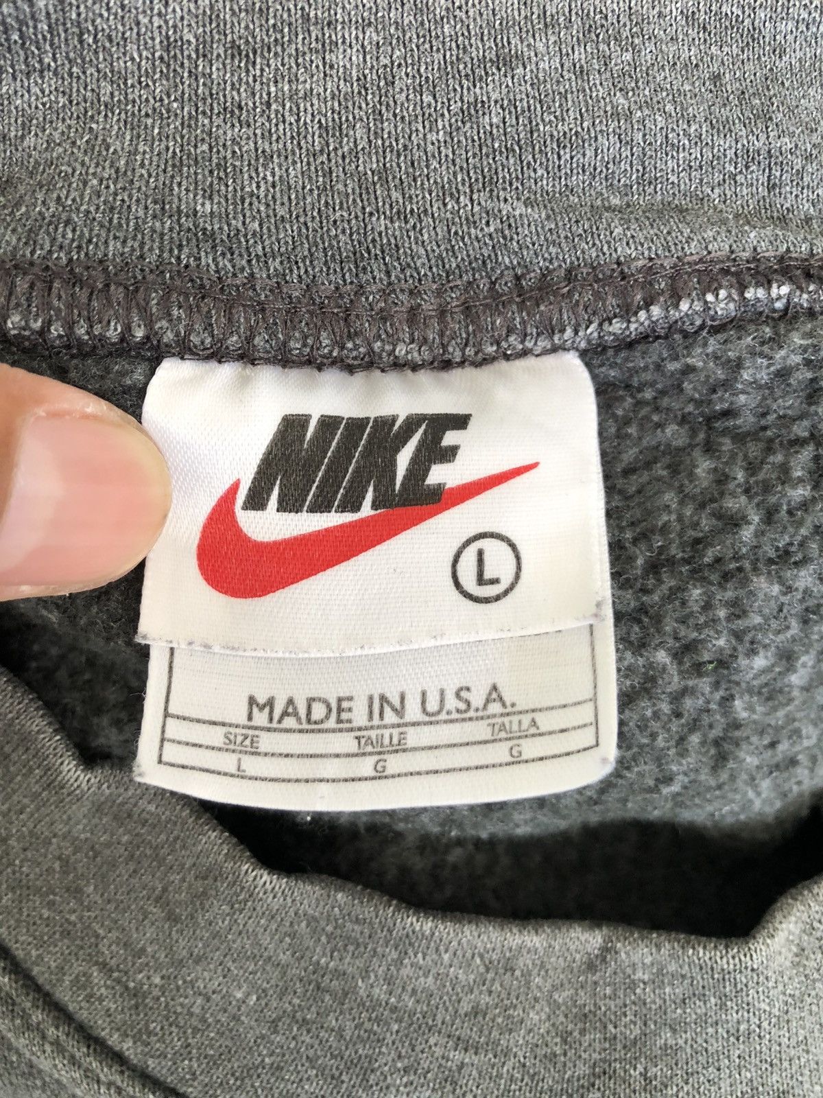 Nike Vintage Nike Embroidered Logo Sweatshirt Size US L / EU 52-54 / 3 - 16 Thumbnail