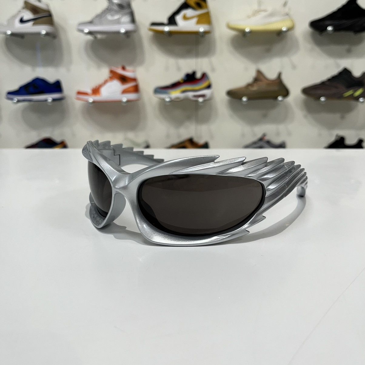 Balenciaga Balenciaga Spike Rectangle Sunglasses Silver Size ONE SIZE - 1 Thumbnail