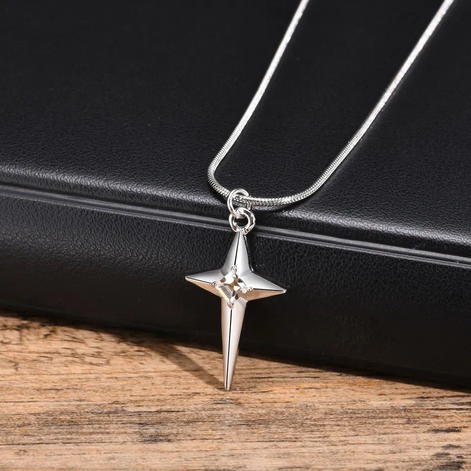 Jewelry Four Pointed Star Pendant Necklaces Size ONE SIZE - 4 Thumbnail