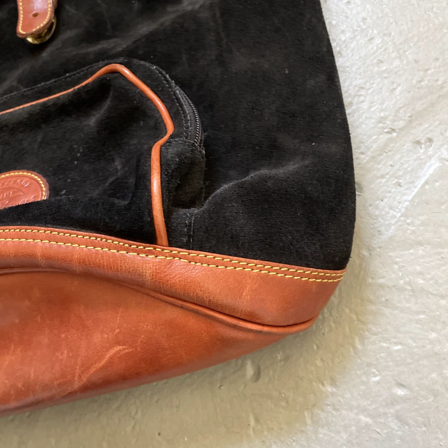 Eddie Bauer VINTAGE Eddie Bauer Suede Leather Rucksack Backpack Travel Canada Unisex Adults Black 90s Classic Backpack Mens Womens Size ONE SIZE - 2 Thumbnail