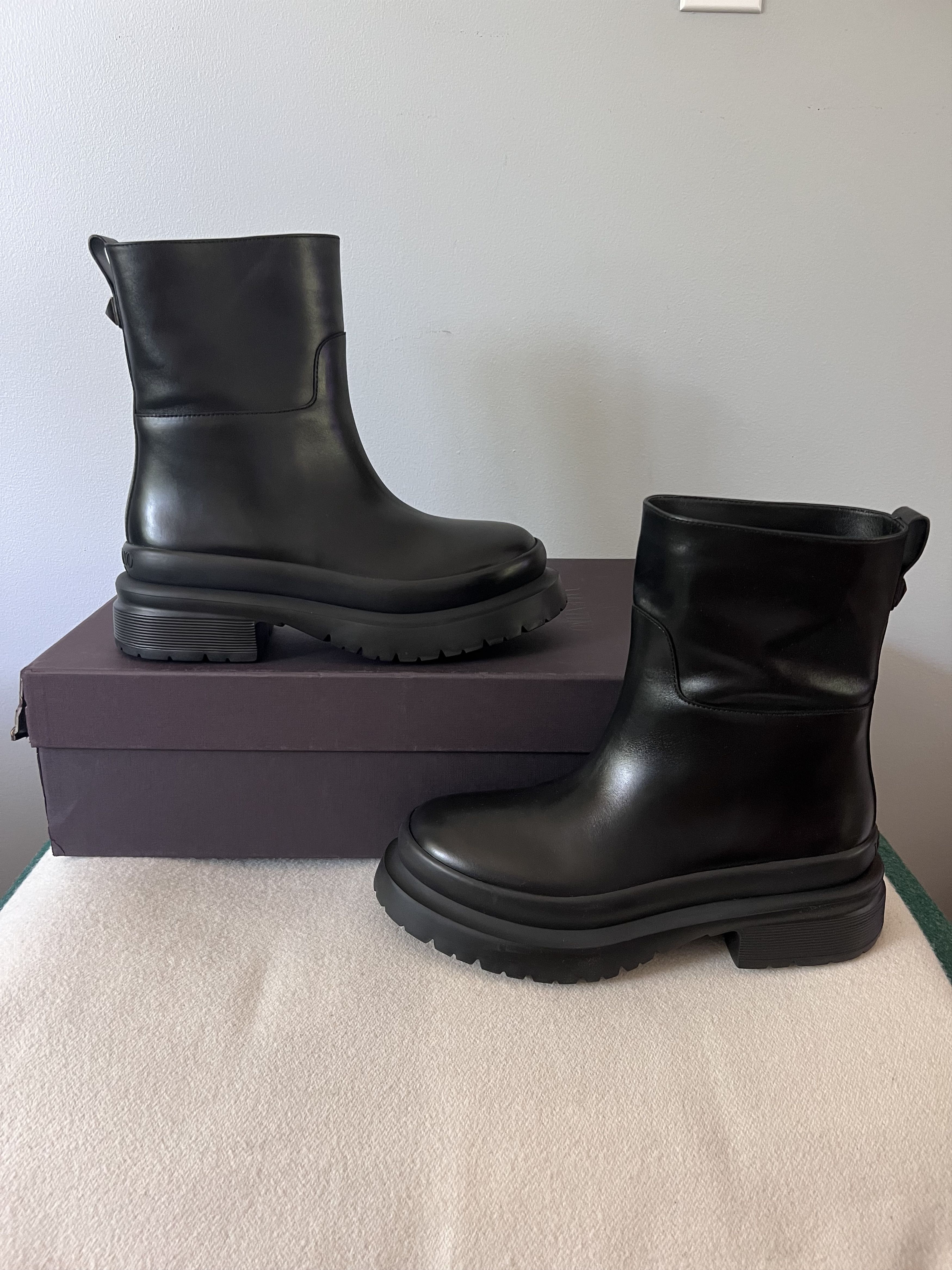 Valentino Valentino Garavani Rockstud Leather Ankle Boots Size US 9 / EU 42 - 2 Thumbnail