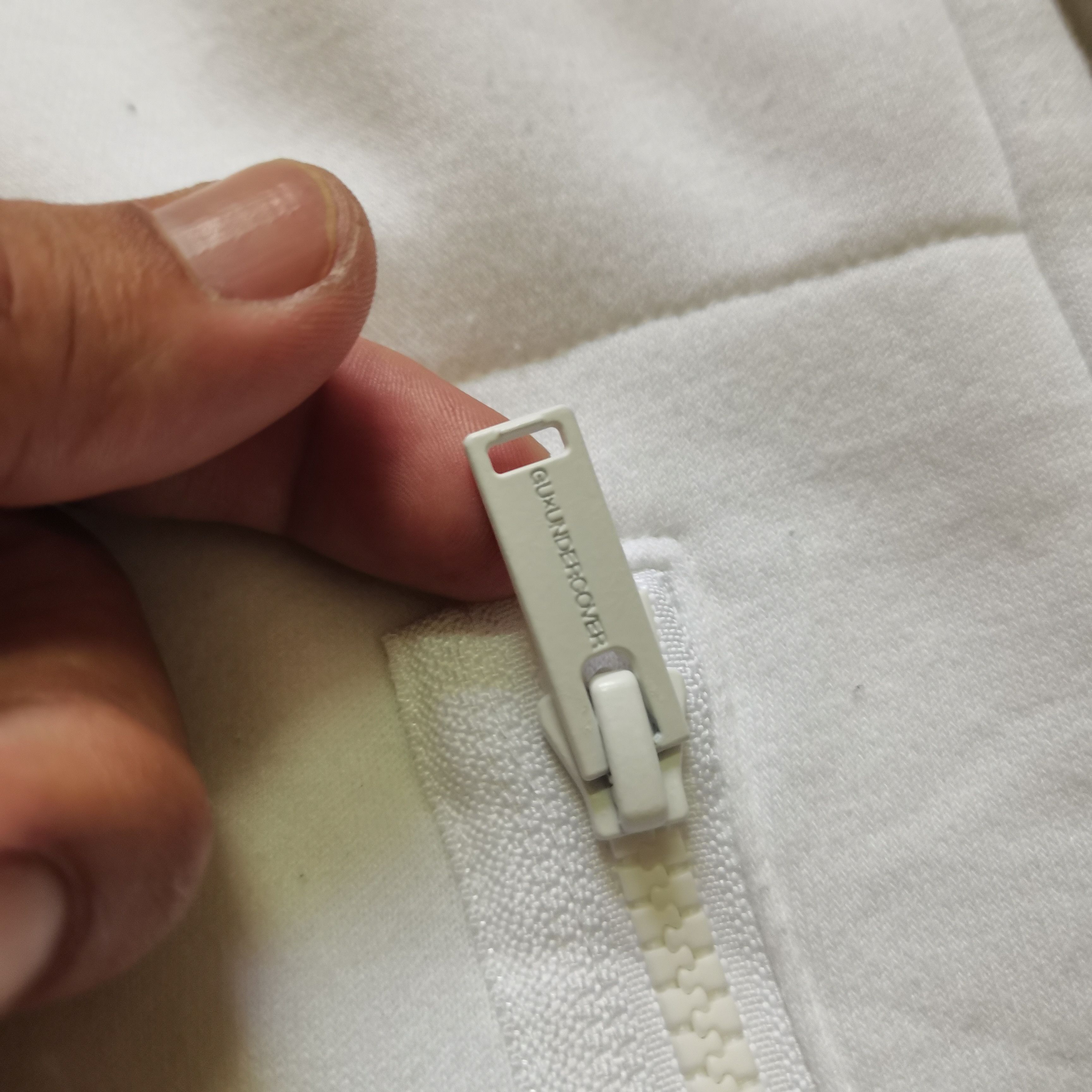 Undercover Offer🔥 Gu X Undercover White Hoodie Size L Size US L / EU 52-54 / 3 - 4 Thumbnail