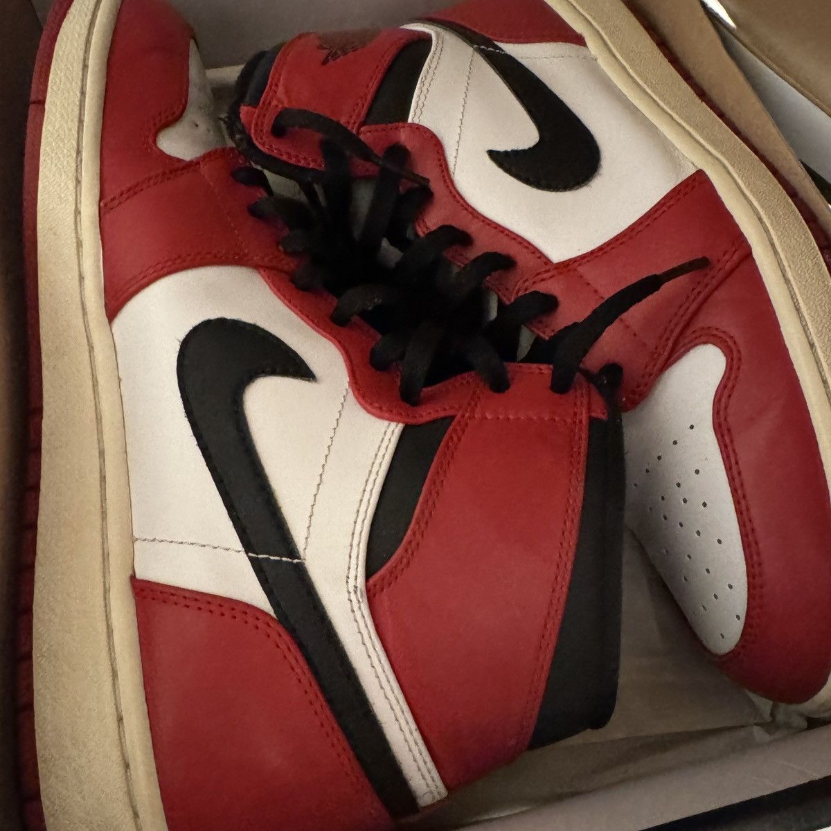 Jordan Brand Nike Air Jordan 1 Retro High Chicago 2013 Men's Shoes Size US 11.5 / EU 44-45 - 11 Thumbnail
