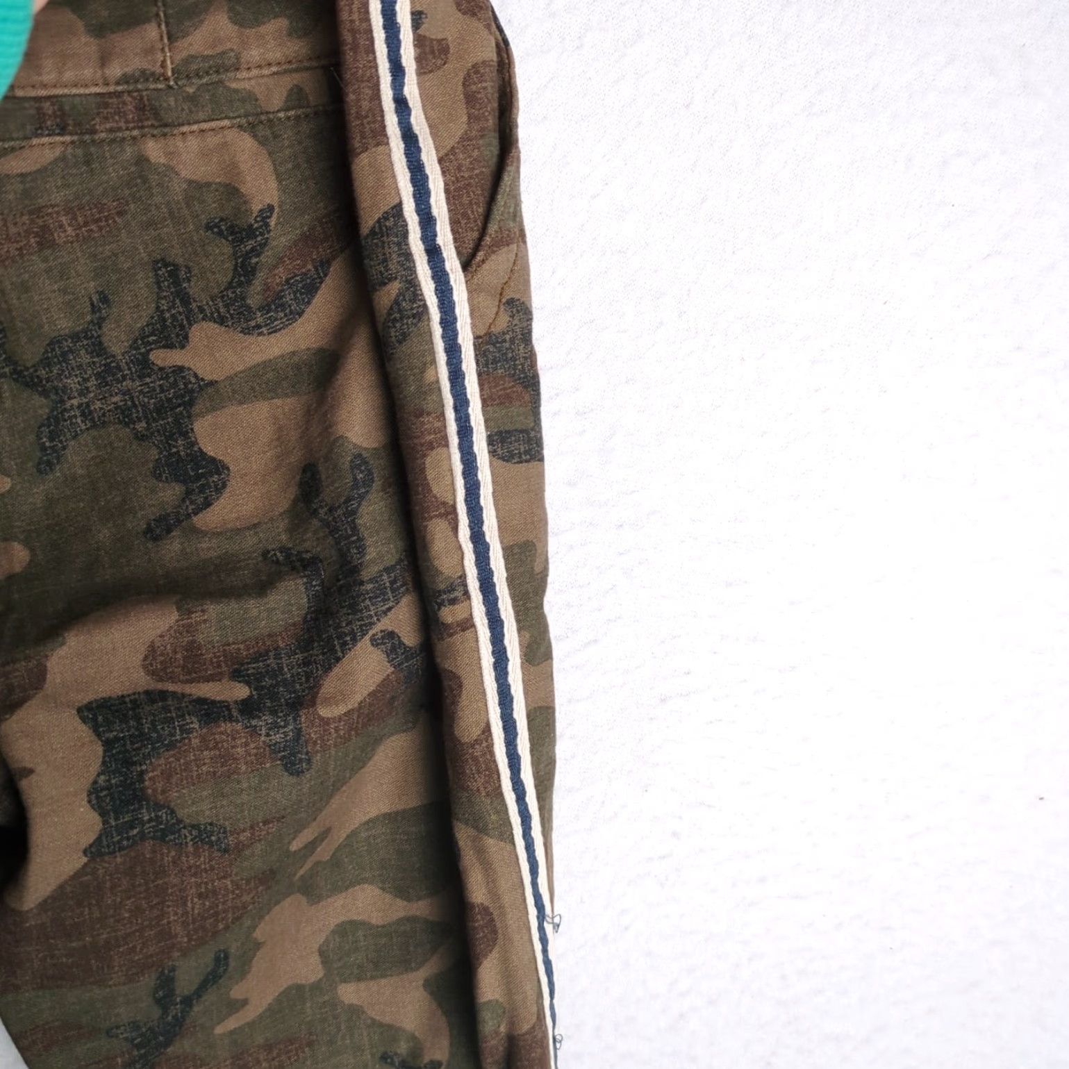 Abercrombie & Fitch Abercrombie & Fitch Annie High Rise Pant 24 Camo Ankle Straight Tuxedo Stripe Womens Pants 24 Camouflage Striped -- 0 Size 42" / US 20 - 4 Thumbnail