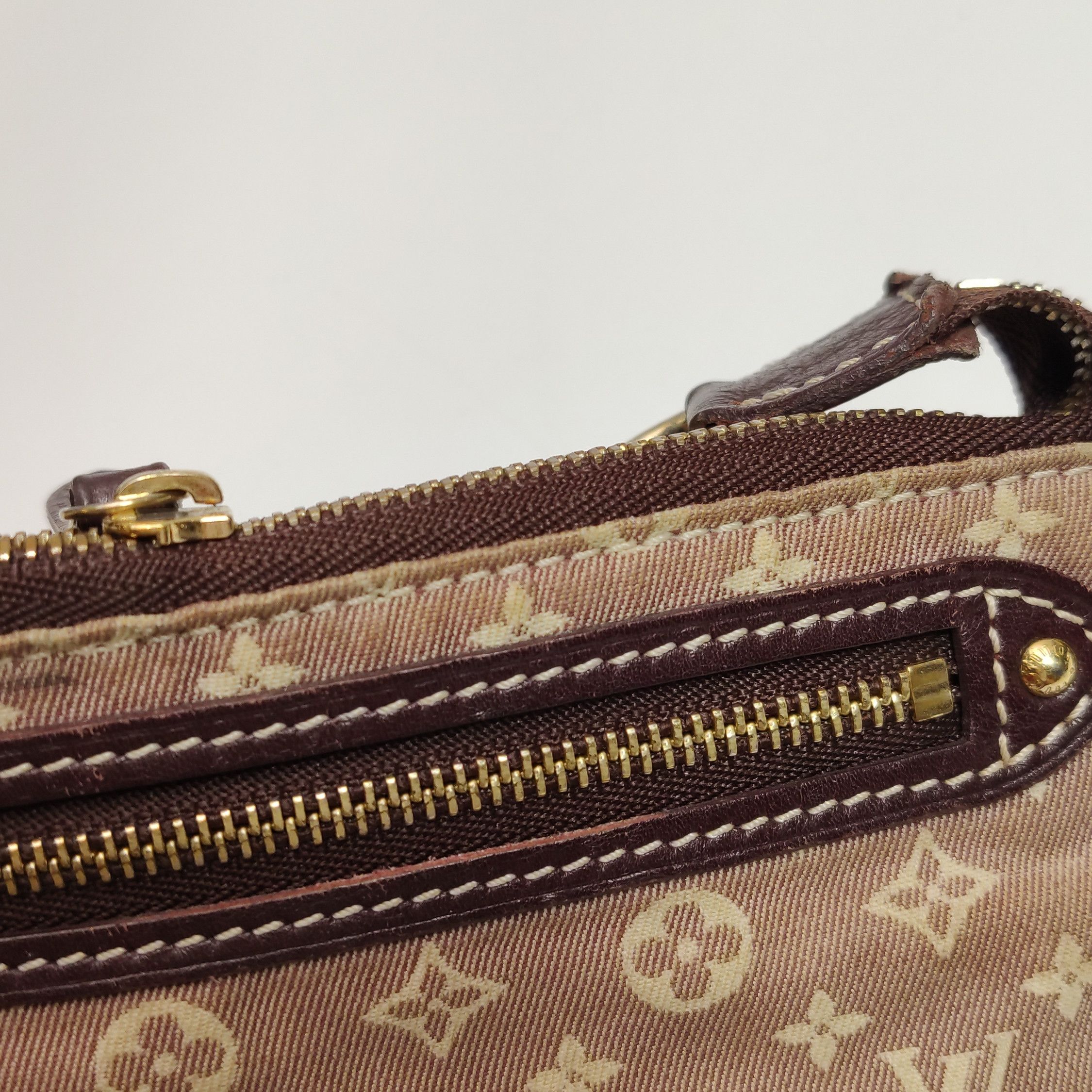 Louis Vuitton Louis Vuitton (LV) Cowhide Canvas Monochrome Zipper Handbag Size ONE SIZE - 7 Thumbnail