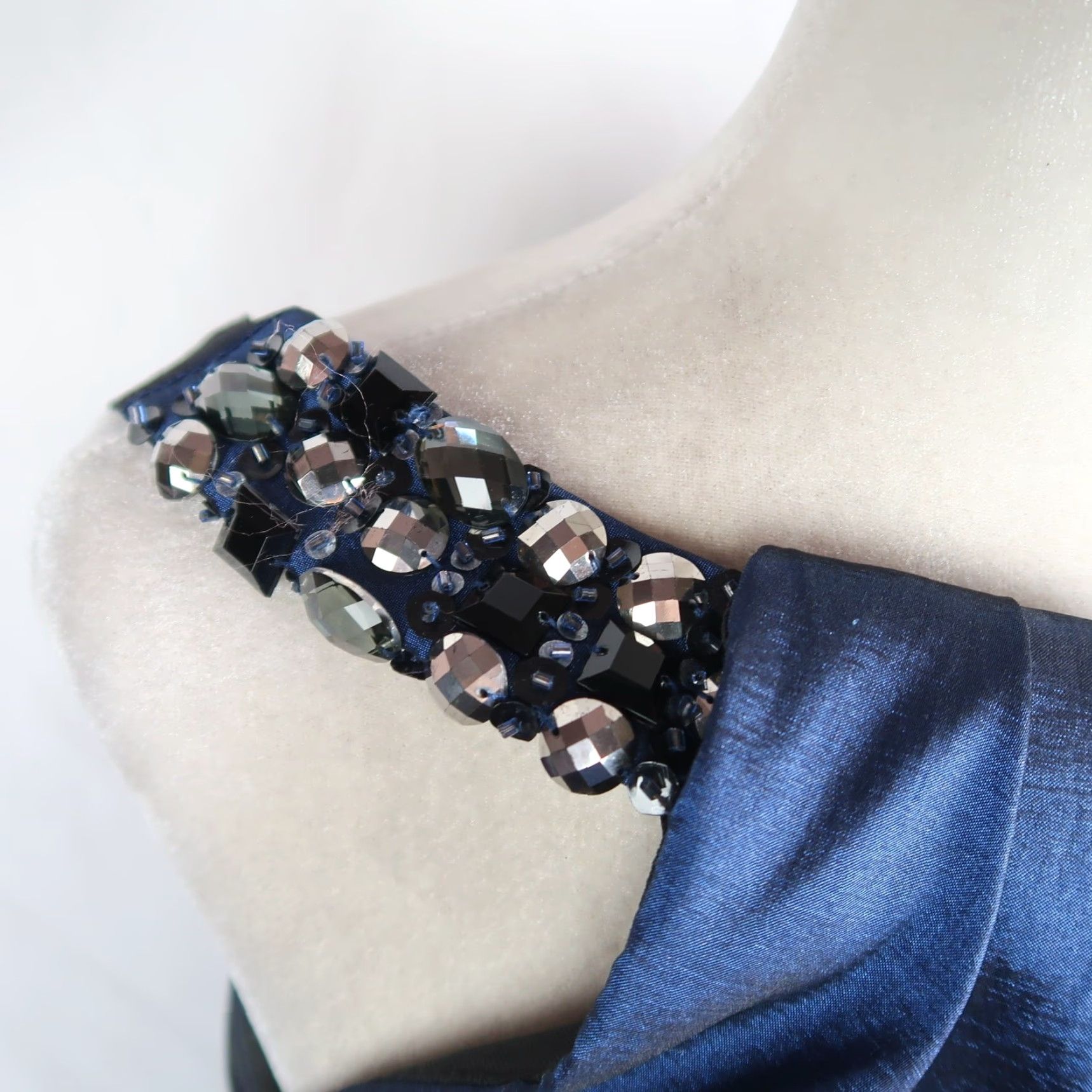Vintage VINTAGE 90s Xscape Navy Blue Shiny Ruched Dress Cocktail Beaded Rhinestone Sequin Halter Knee Length Zip Front Back Womens Size 4 Size S / US 4 / IT 40 - 5 Thumbnail