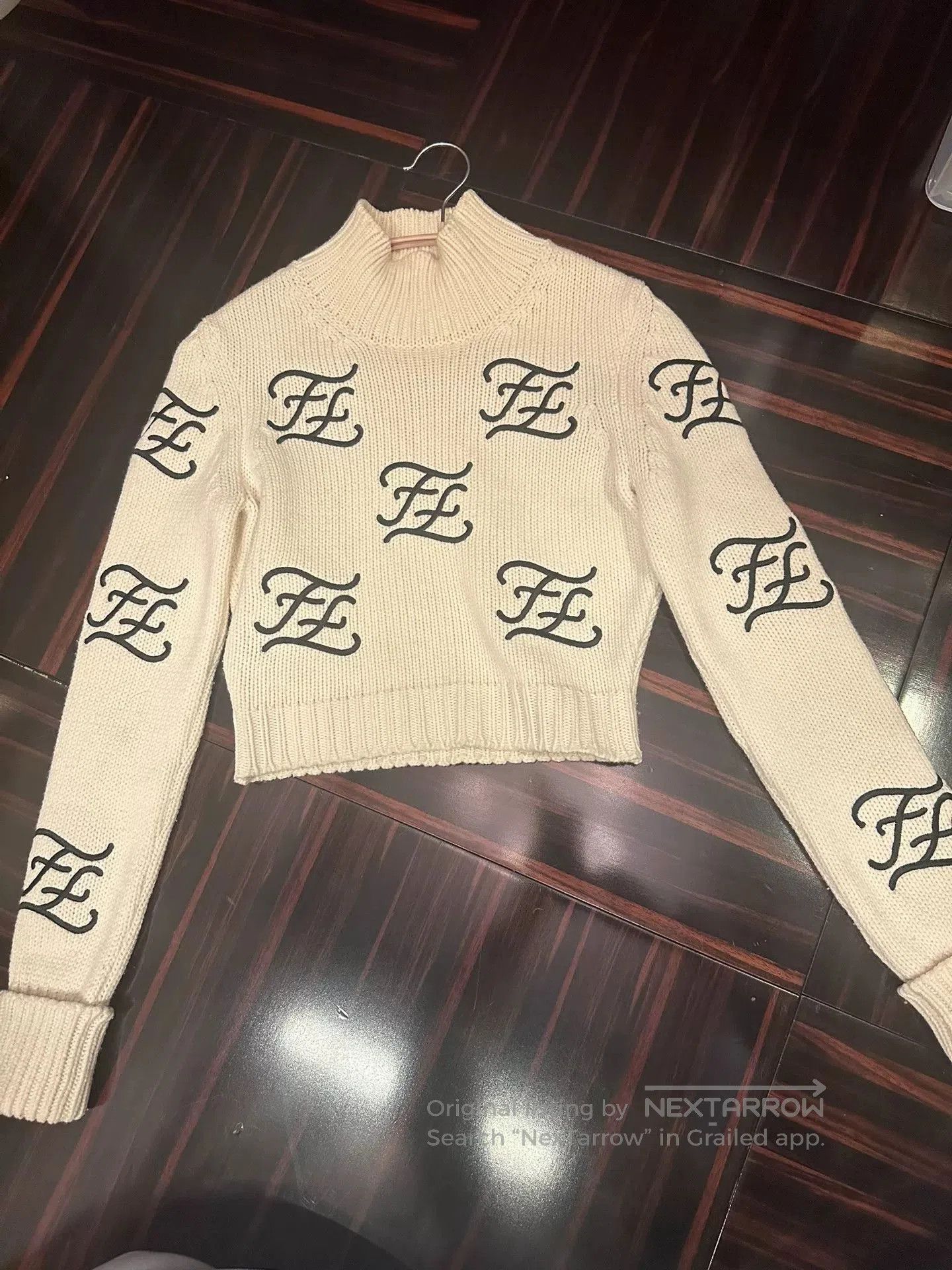 Fendi Fendi Runway Sweater. Size XS / US 0-2 / IT 36-38 - 1 Thumbnail