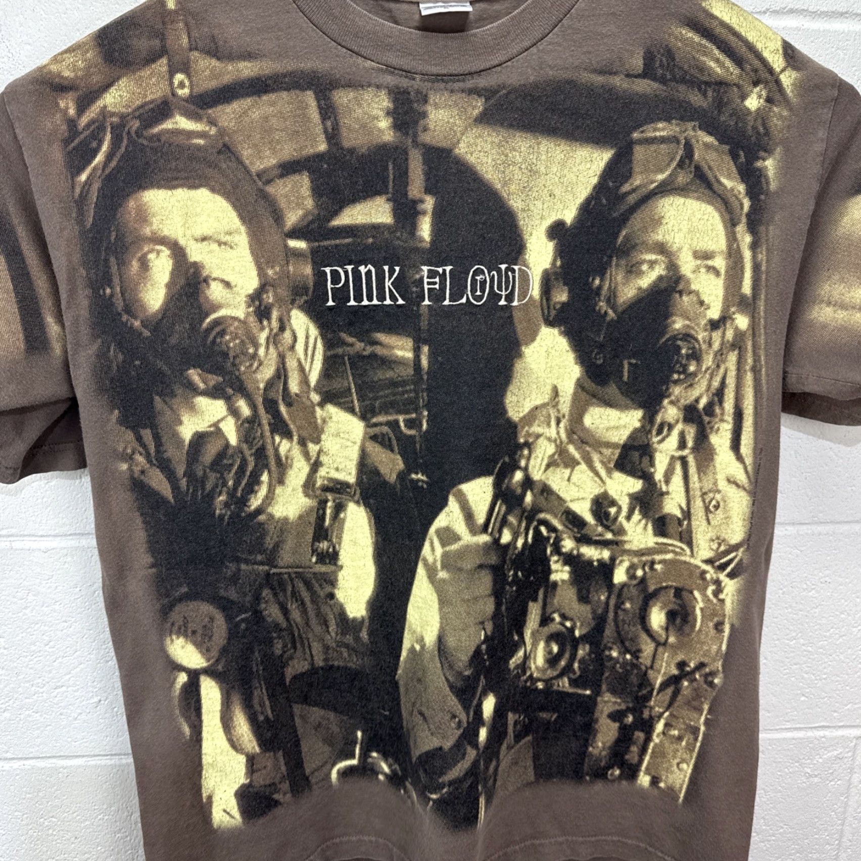 AAA VINTAGE Pink Floyd All Over Print T-Shirt Men XL Brown 90s Band Music Embroidered Graphic Size US XL / EU 56 / 4 - 7 Thumbnail