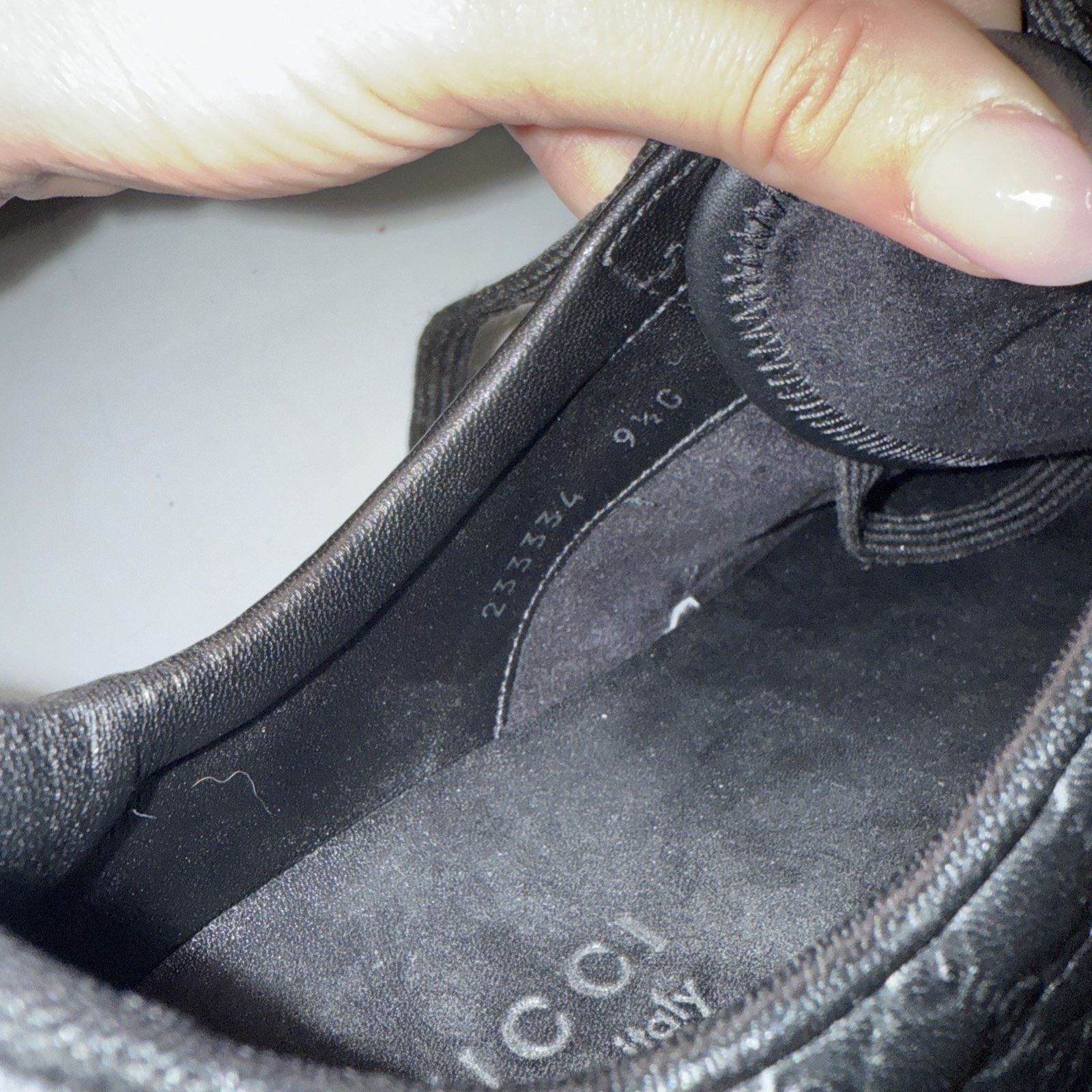 Gucci Authentic Gucci Men's Black Leather Web Sneakers Size 9.5 US Size US 9.5 / EU 42-43 - 7 Thumbnail