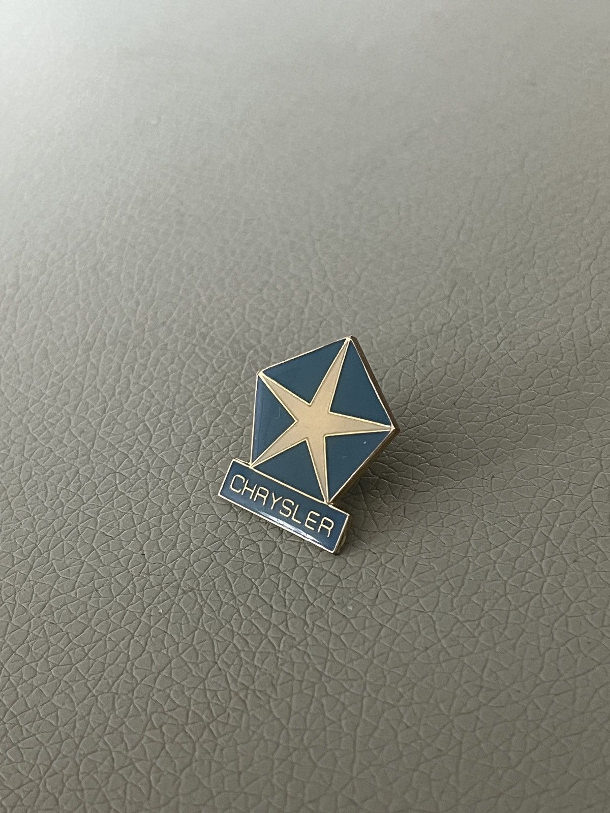 Vintage Chrysler car logo vintage pin Size ONE SIZE - 3 Thumbnail