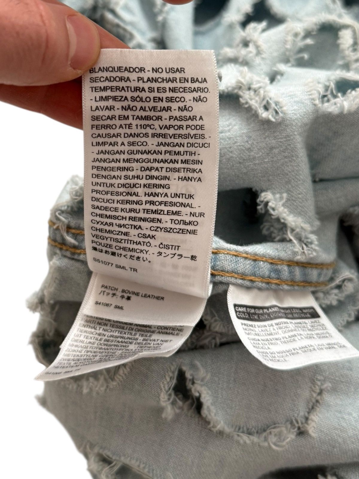 Vetements X Levi’s Shred Thrashed Cutout Denim Shirt Size US M / EU 48-50 / 2 - 16 Thumbnail