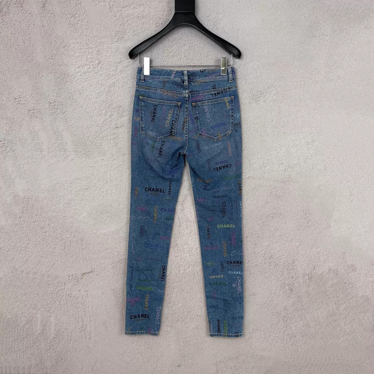 Chanel CHANEL SS22 Logo Graffiti All-over Print Jeans 34 Size 25" / US 0 / IT 36 - 2 Thumbnail