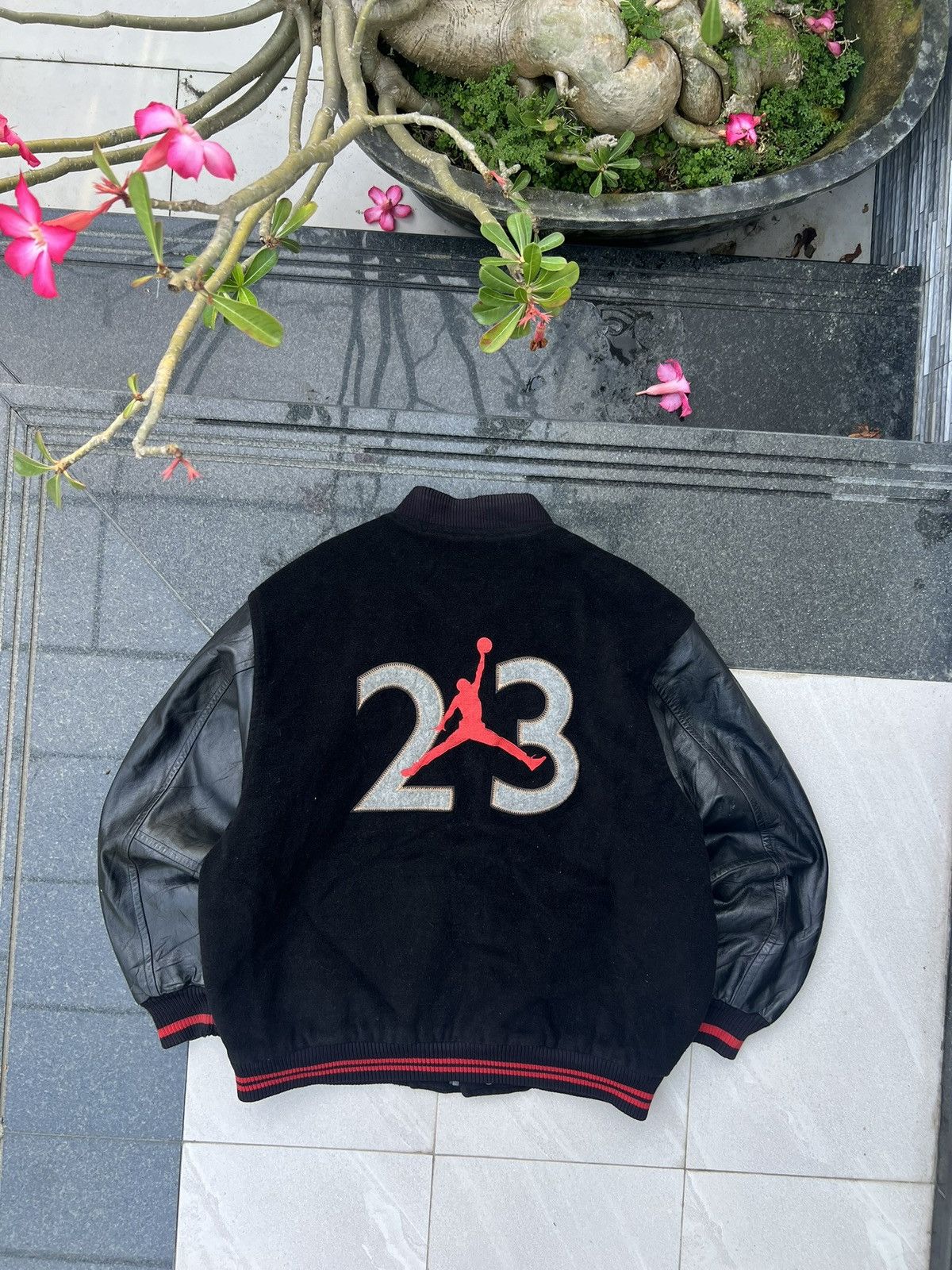 Jordan Brand × Nike × Vintage 90s Nike Jordan Vintage Y2K Embroidered Logo Leather Jacket Size US L / EU 52-54 / 3 - 2 Thumbnail