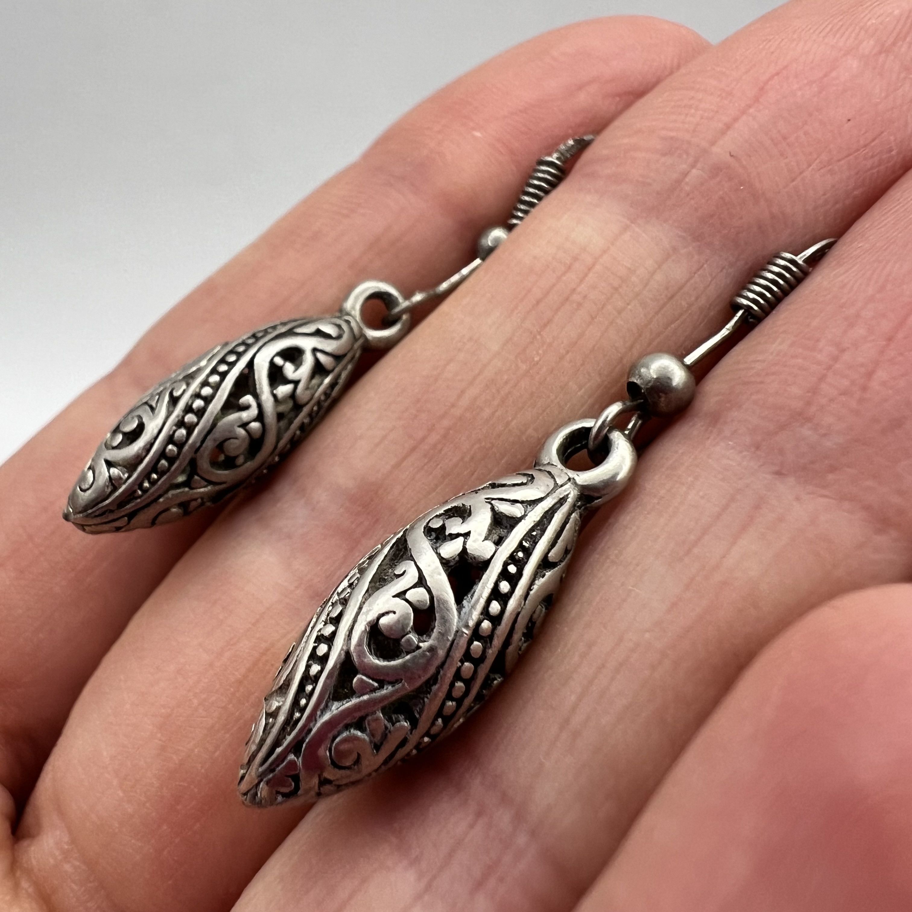 Sterling Silver Vintage Beautiful Pair Of Stud Earrings Sterling Silver 925 Size ONE SIZE - 5 Thumbnail
