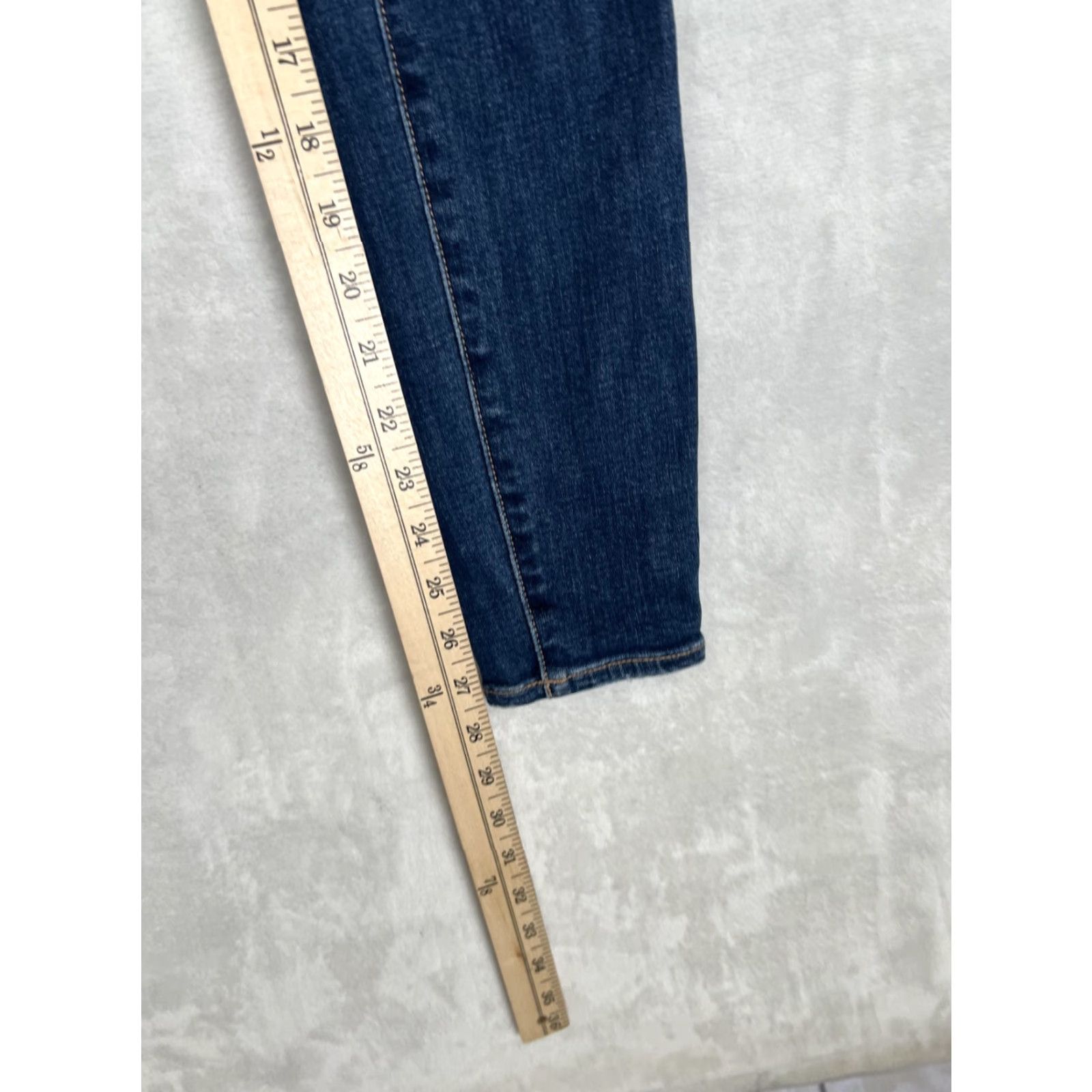 American Eagle Outfitters VINTAGE? No. American Eagle Jegging Jeans Womens 2 Blue Medium Wash Distressed Stretch Shirt? Size 26" / US 2 / IT 38 - 4 Thumbnail