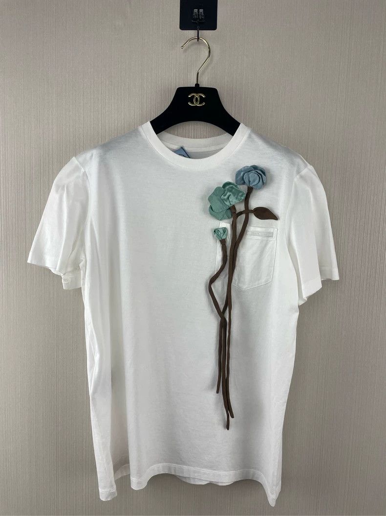 Prada PradaThree-dimensional floral short sleeves 2503-Nextarrow Size US M / EU 48-50 / 2 - 1 Thumbnail