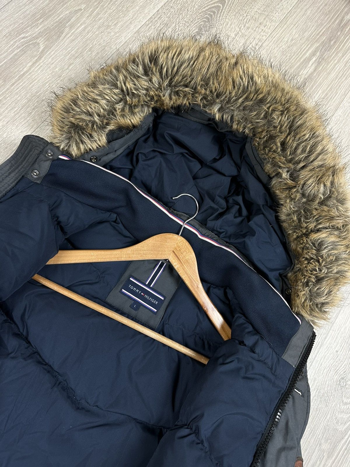 Tommy Hilfiger Vintage Tommy Hilfiger Puffer Jacket Down LGB Style Size US L / EU 52-54 / 3 - 7 Thumbnail