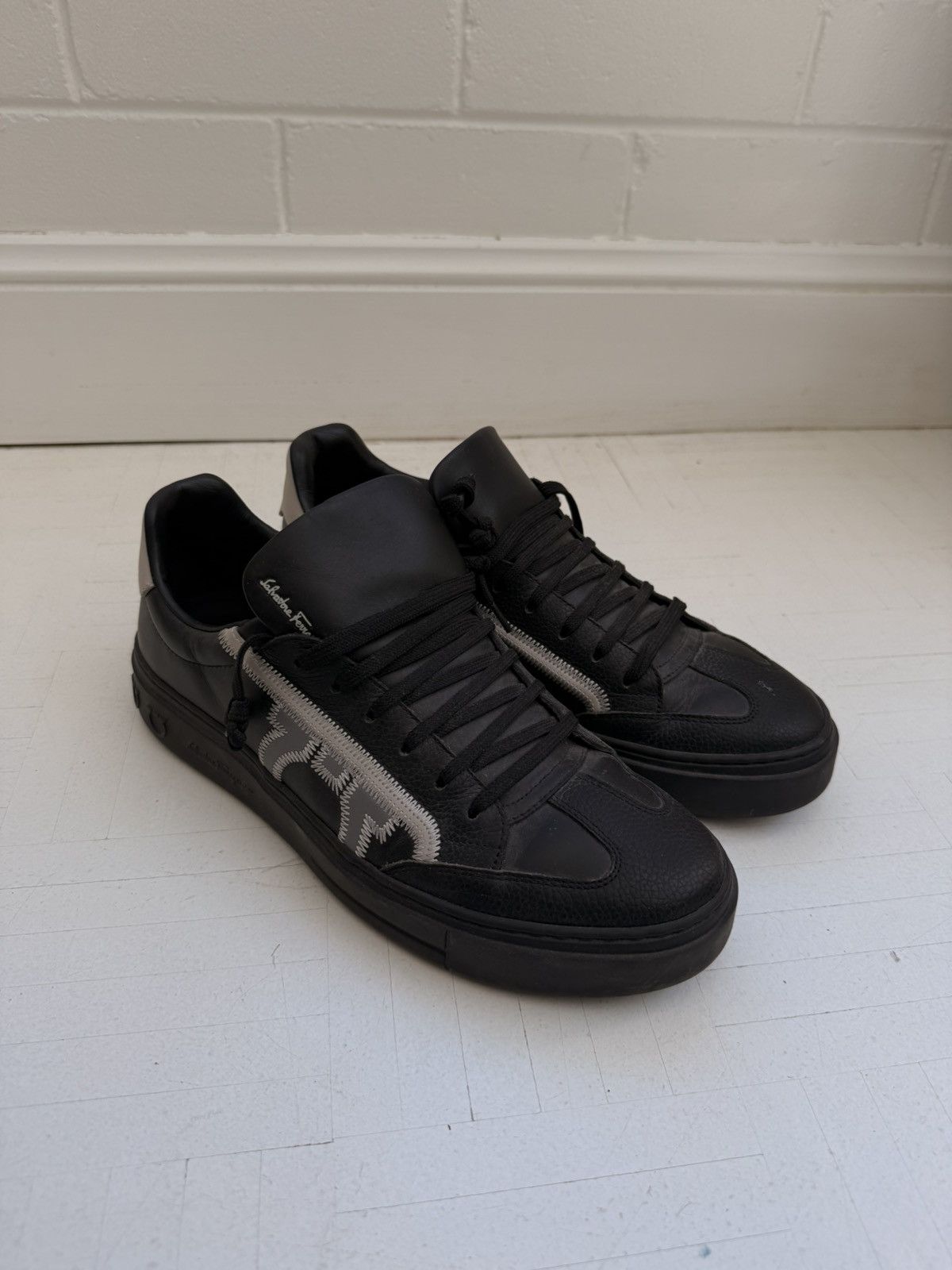 Salvatore Ferragamo Fergamo sneakers barely worn Size US 8.5 / EU 41-42 - 17 Thumbnail