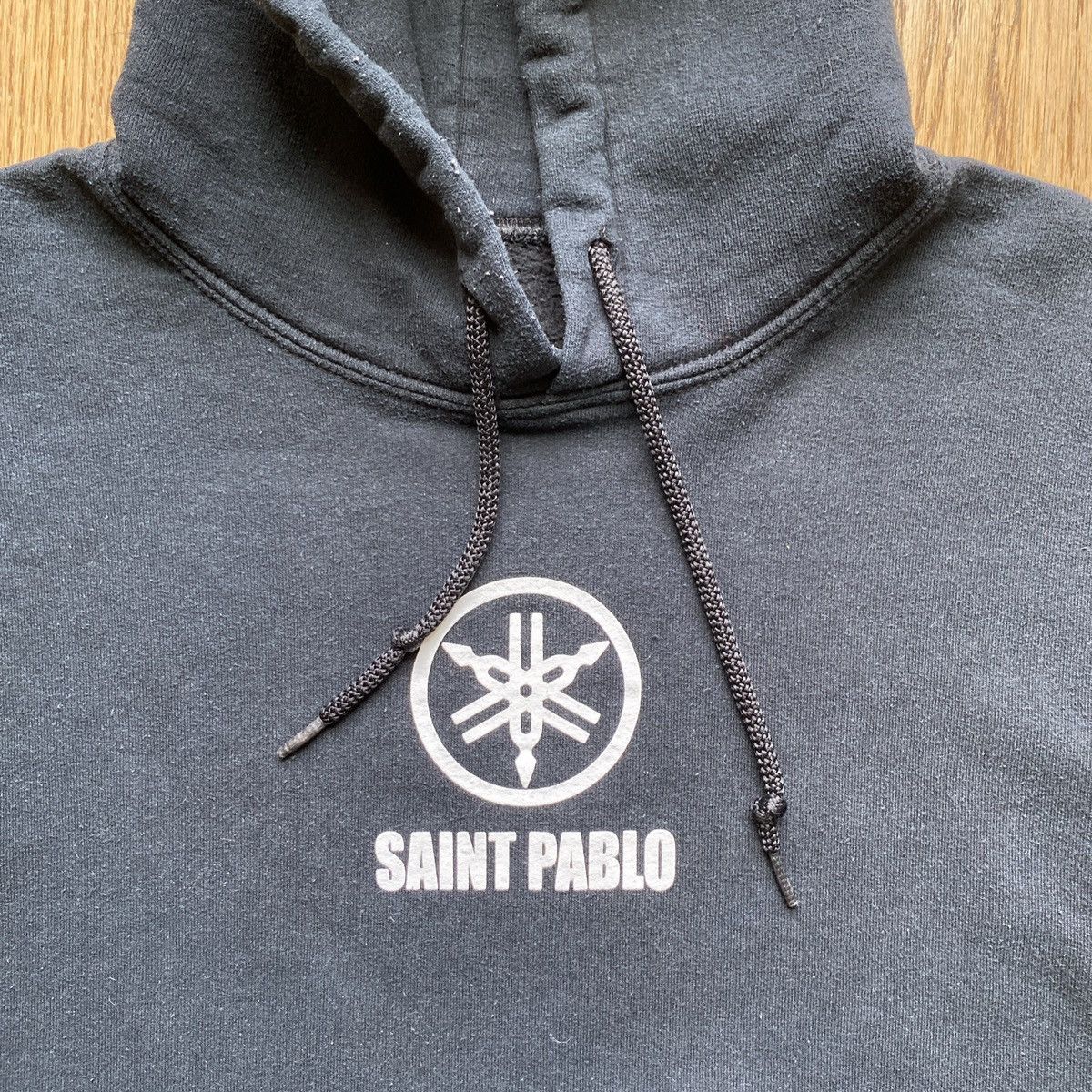 Band Tees × Kanye West Saint Pablo Tour Hoodie 2016 Black White Kanye West Size M Size US M / EU 48-50 / 2 - 8 Thumbnail