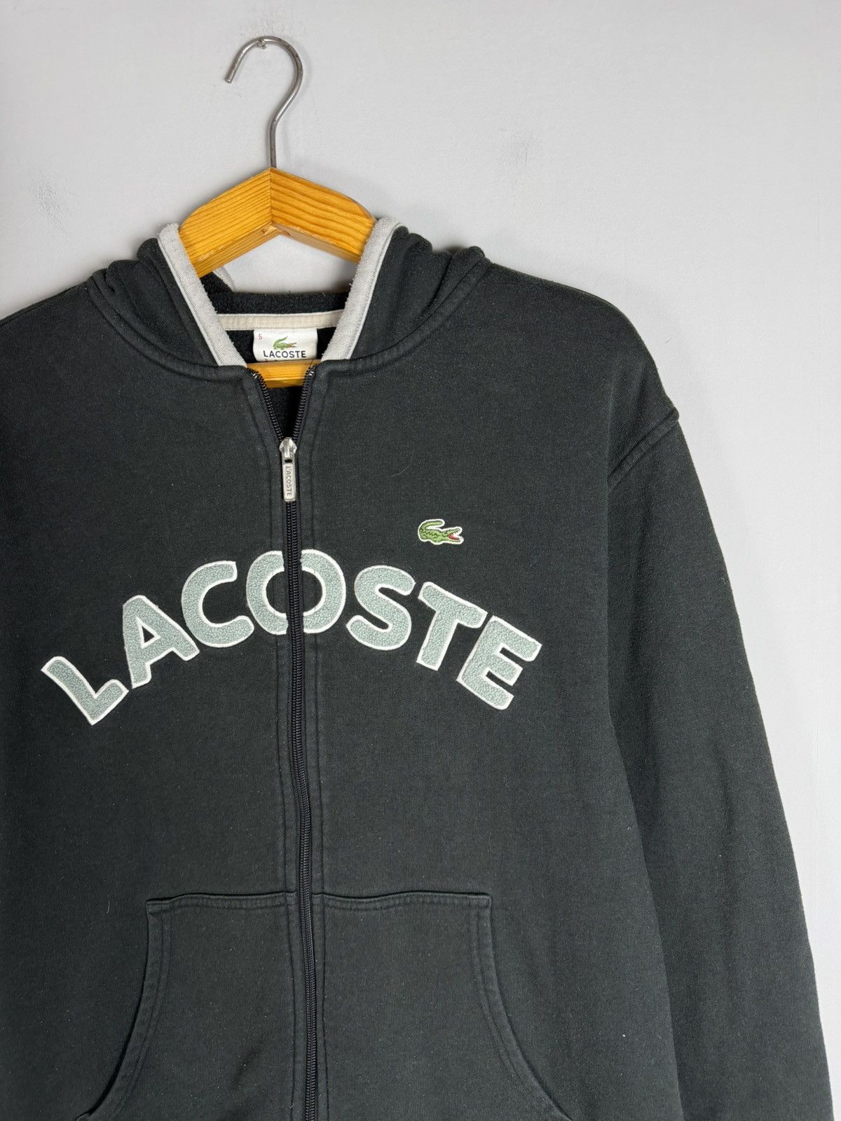 Lacoste Vintage Lacoste Hoodie big logo Size US L / EU 52-54 / 3 - 3 Thumbnail