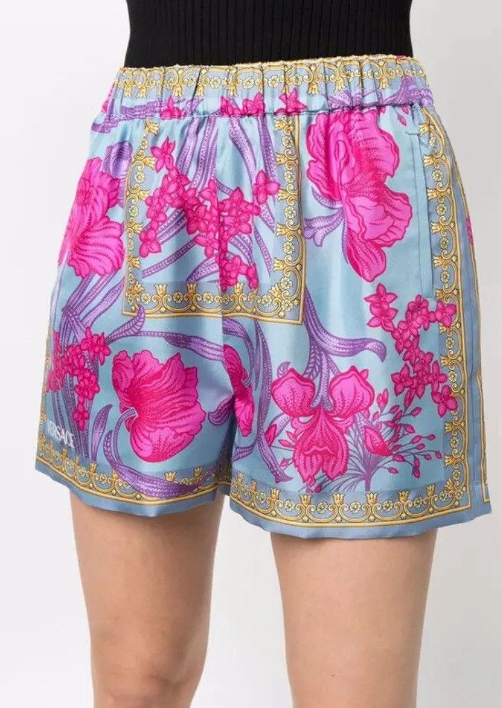 Versace VERSACE Cornflower-Print Satin Shorts Size 32" / US 10 / IT 46 - 4 Thumbnail