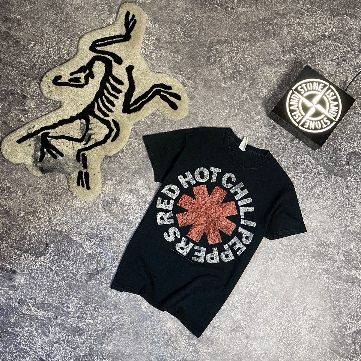 Band Tees Vintage Red Hot Chillipeppers 2011 Big Logo rock band tee Size US S / EU 44-46 / 1 - 1 Thumbnail